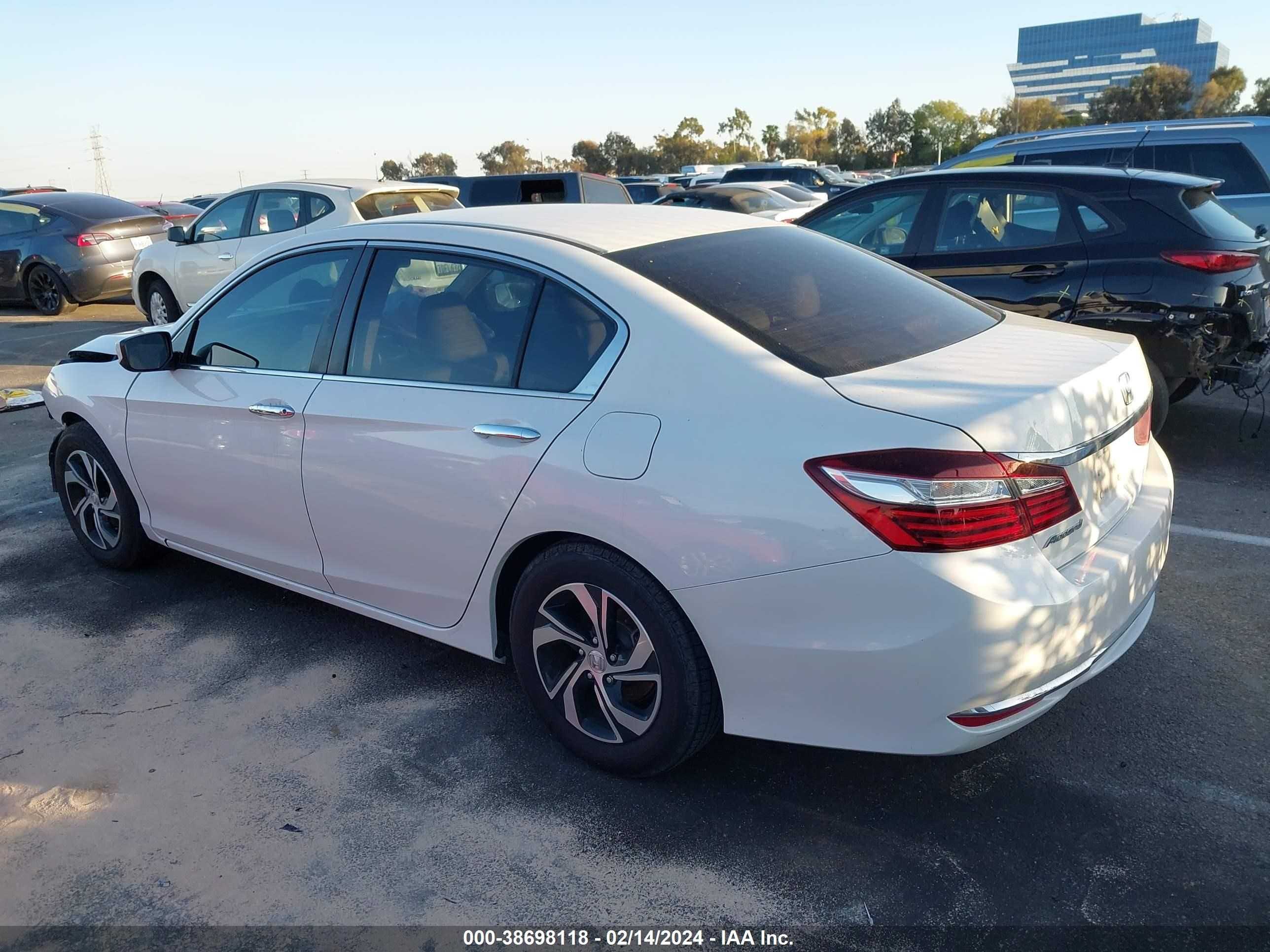 Photo 2 VIN: 1HGCR2F38GA142005 - HONDA ACCORD 