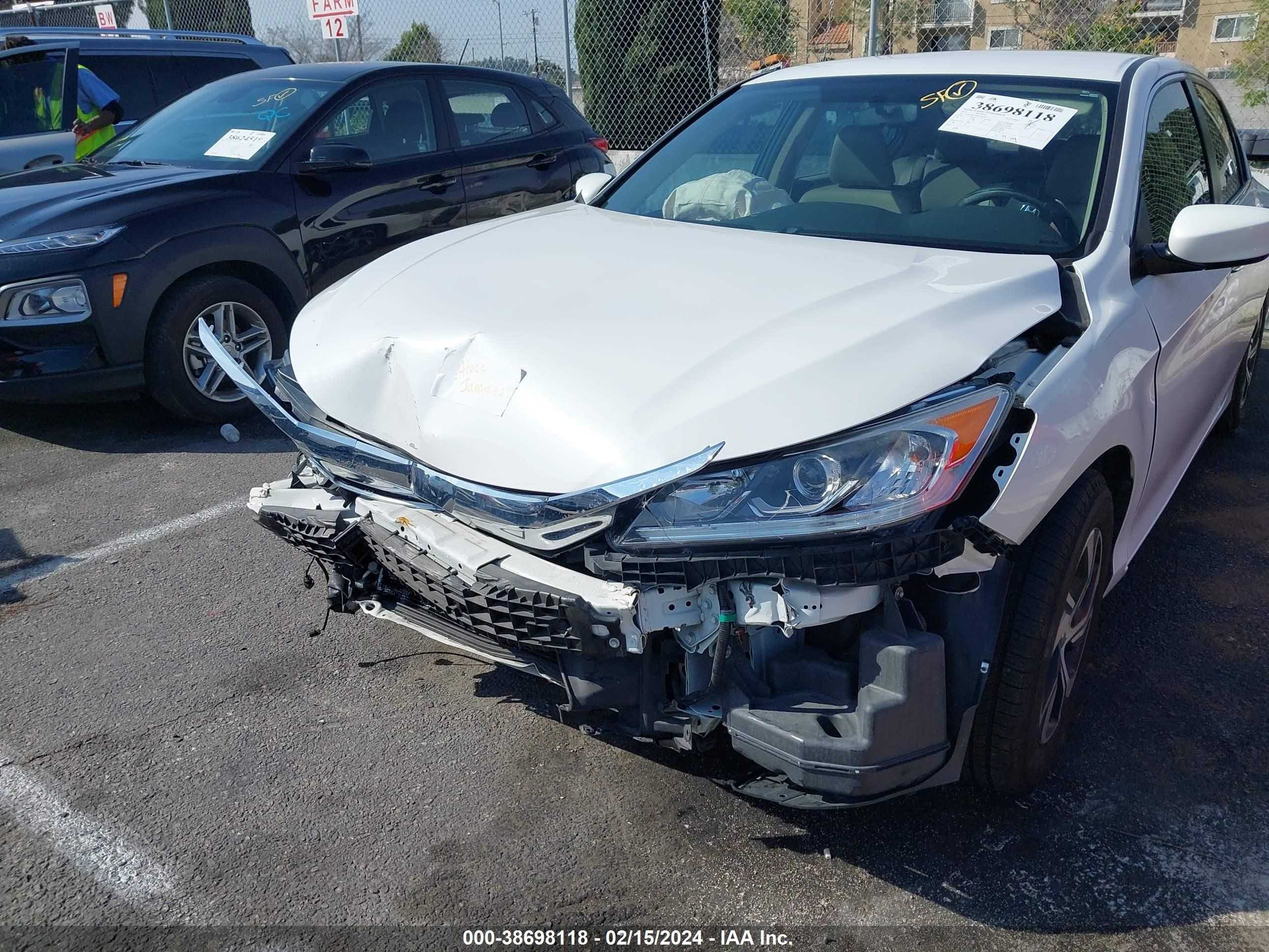 Photo 5 VIN: 1HGCR2F38GA142005 - HONDA ACCORD 