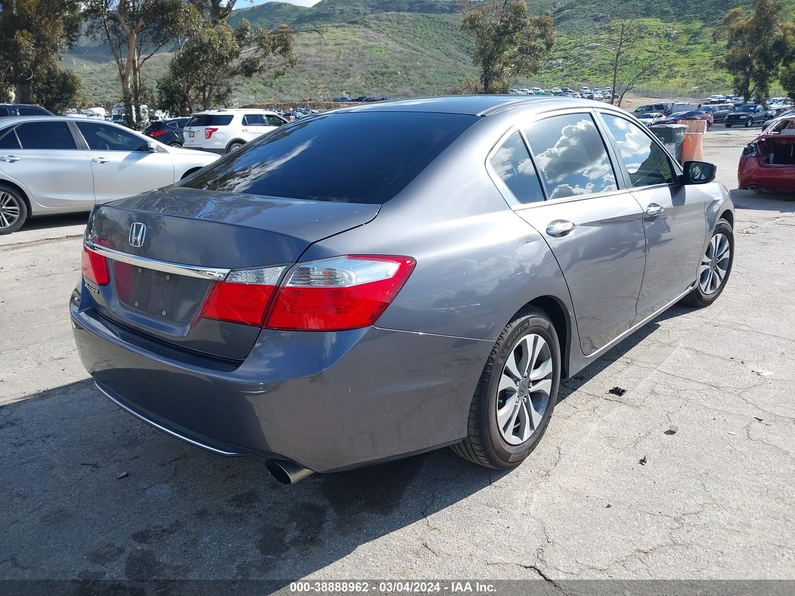 Photo 3 VIN: 1HGCR2F39EA137778 - HONDA ACCORD 