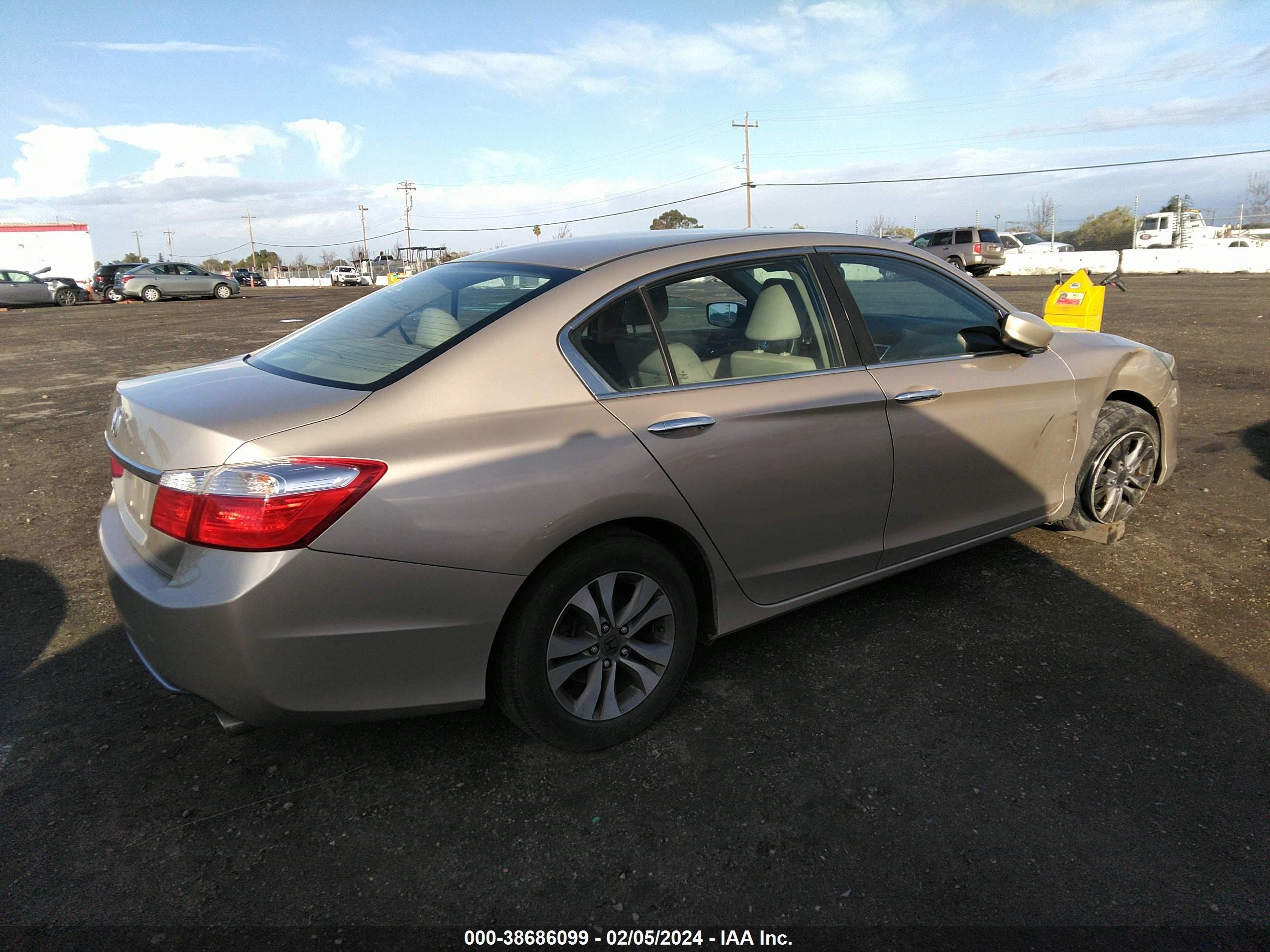 Photo 3 VIN: 1HGCR2F39EA267334 - HONDA ACCORD 