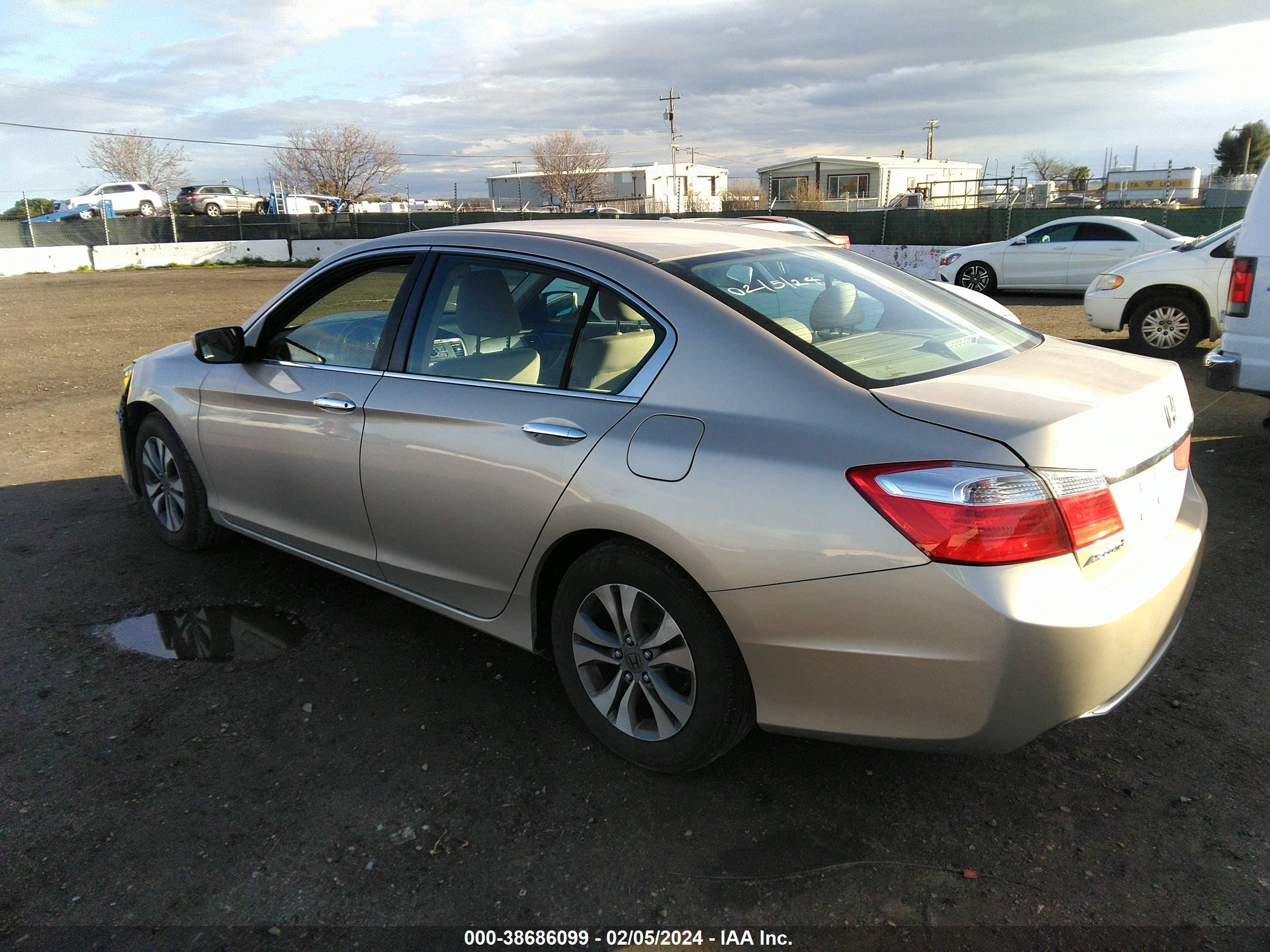 Photo 2 VIN: 1HGCR2F39EA267334 - HONDA ACCORD LX 