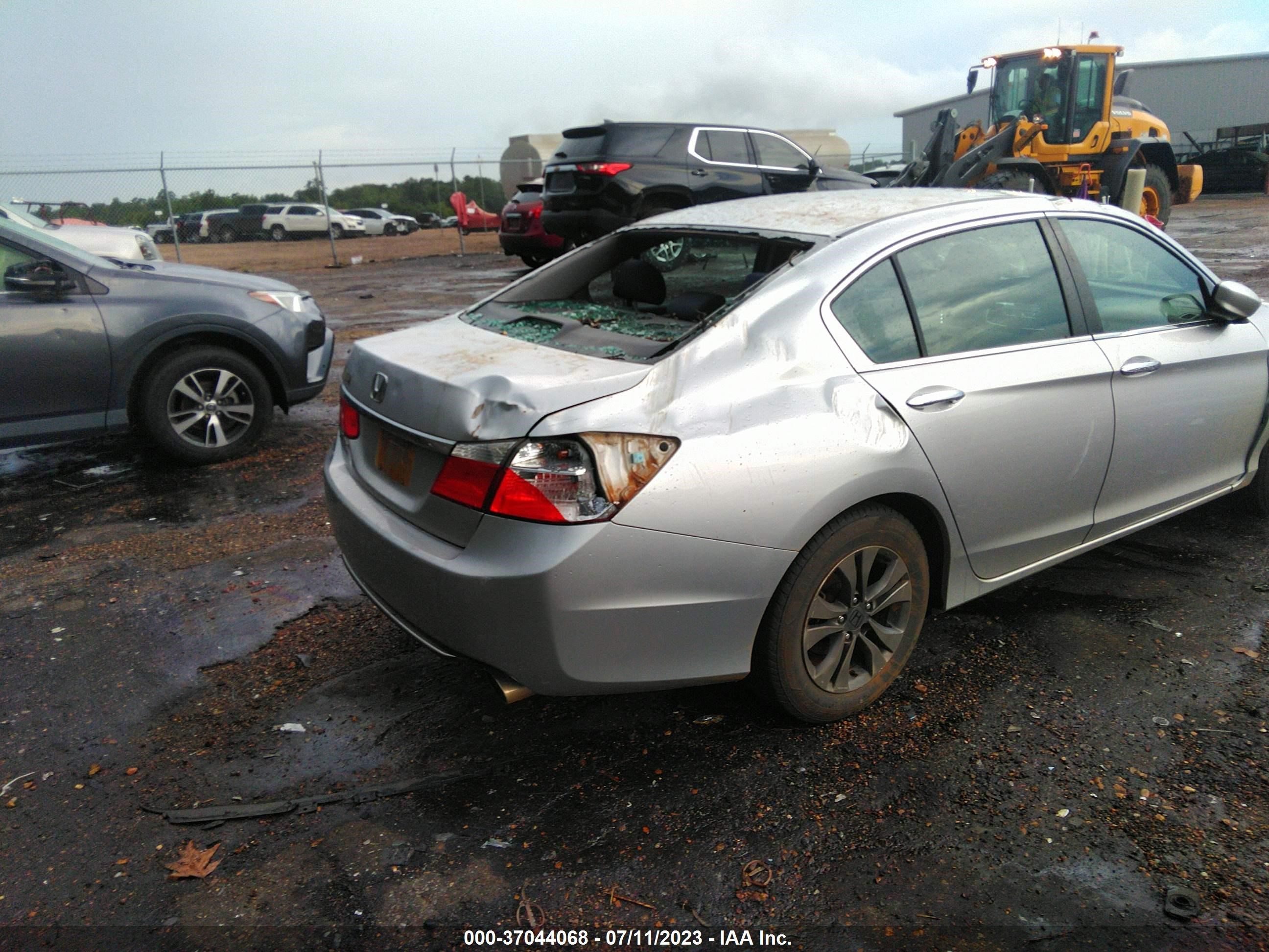 Photo 3 VIN: 1HGCR2F39FA019912 - HONDA ACCORD 