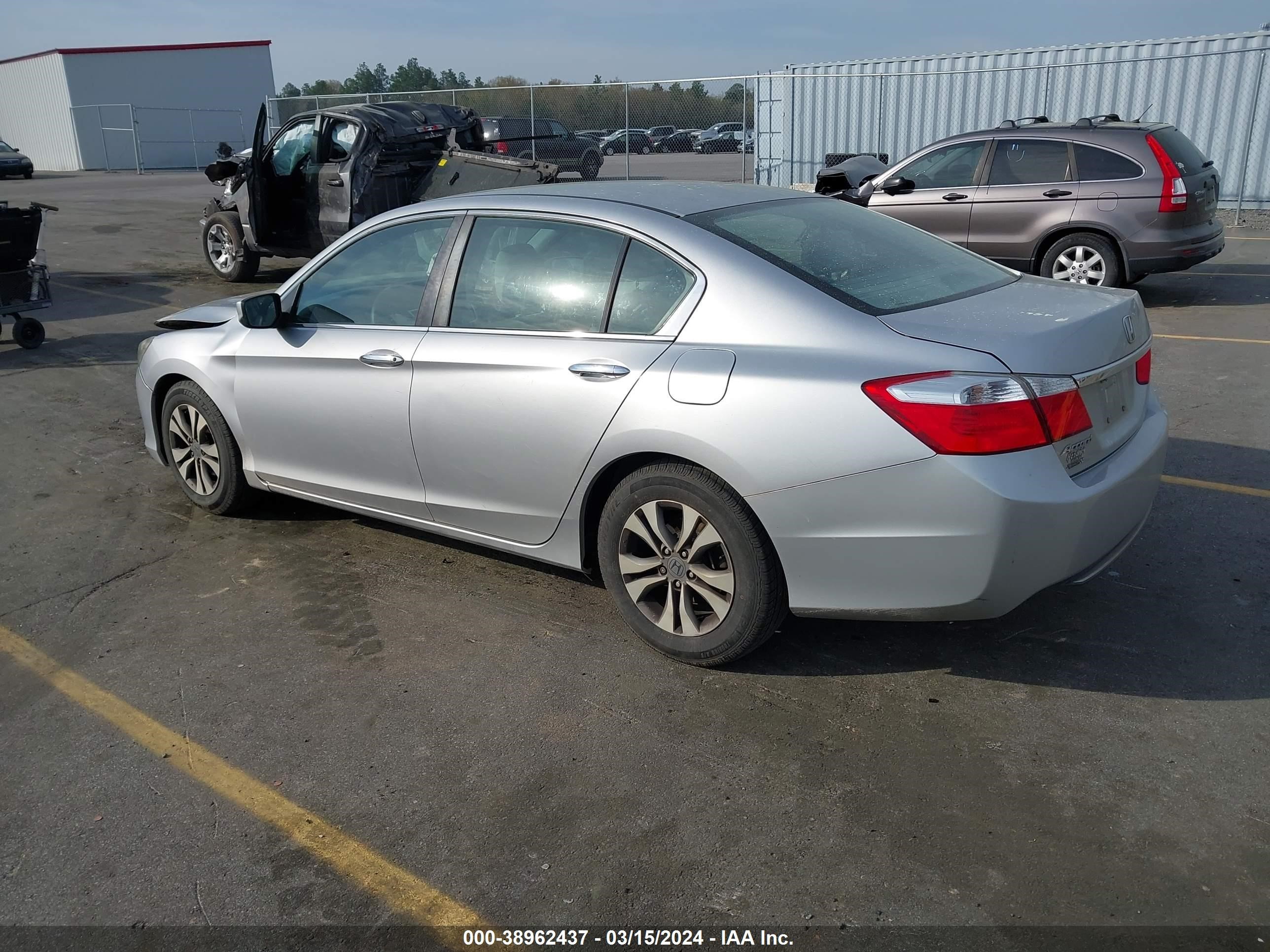 Photo 2 VIN: 1HGCR2F39FA116284 - HONDA ACCORD 