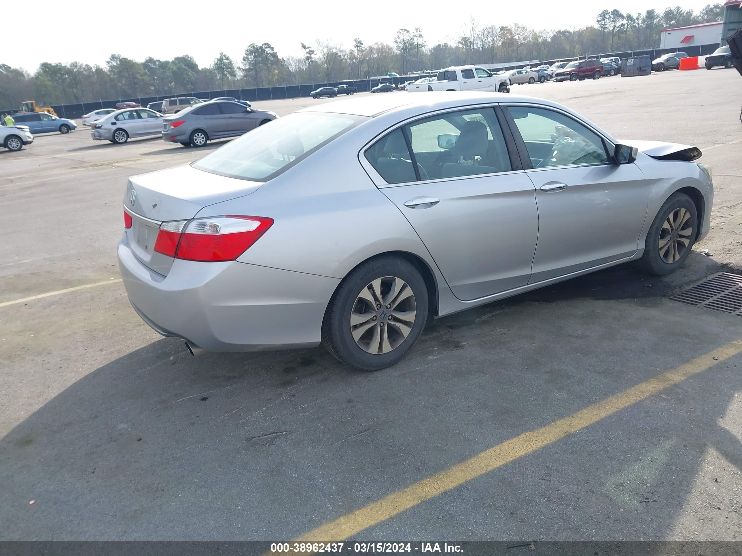 Photo 3 VIN: 1HGCR2F39FA116284 - HONDA ACCORD 