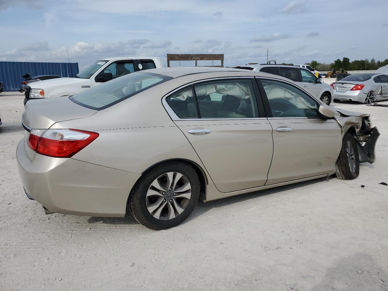 Photo 2 VIN: 1HGCR2F39FA268663 - HONDA ACCORD 