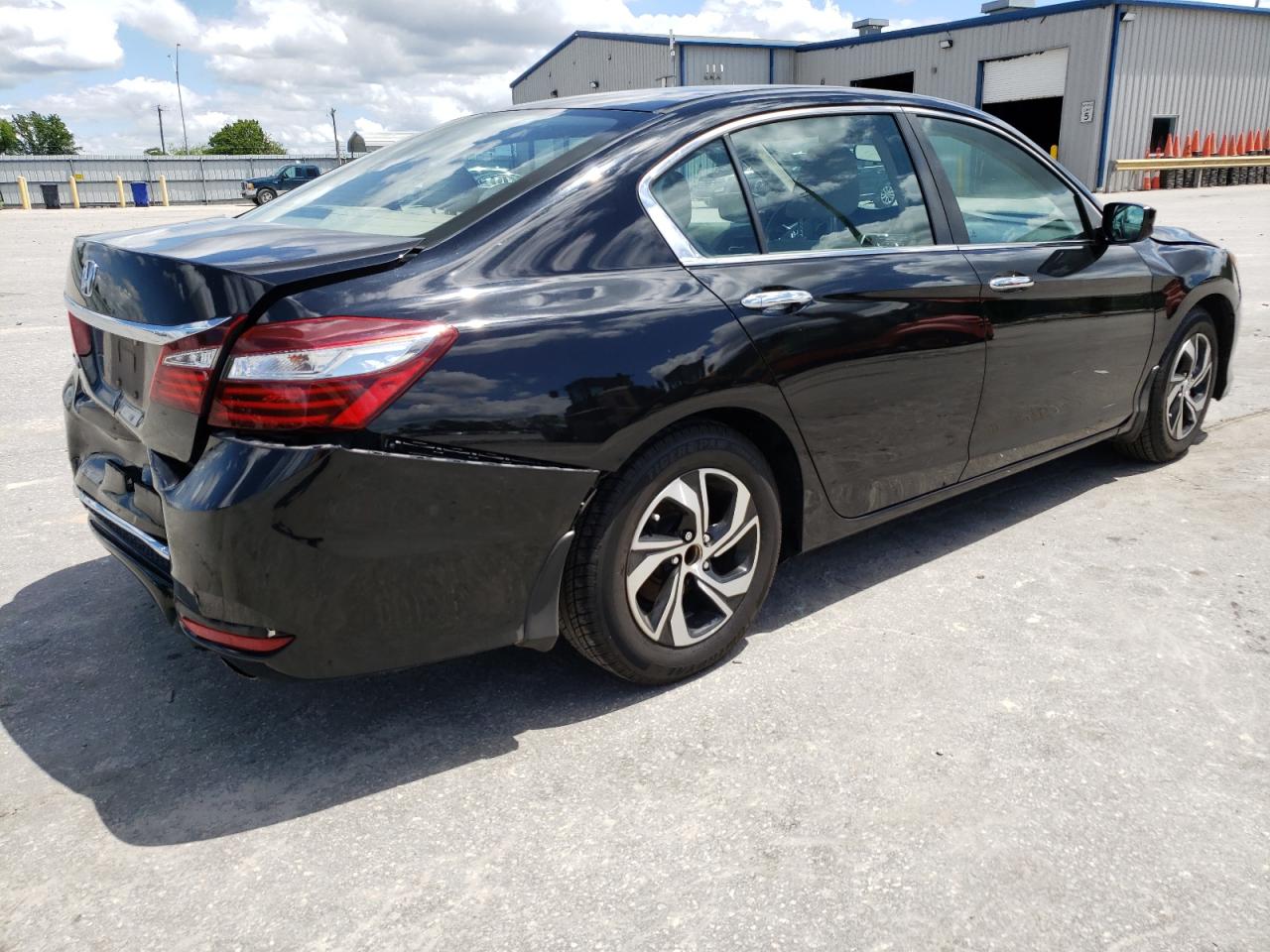 Photo 2 VIN: 1HGCR2F39GA099553 - HONDA ACCORD 