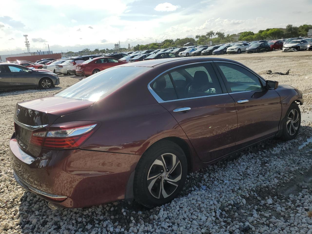 Photo 2 VIN: 1HGCR2F39GA109028 - HONDA ACCORD 