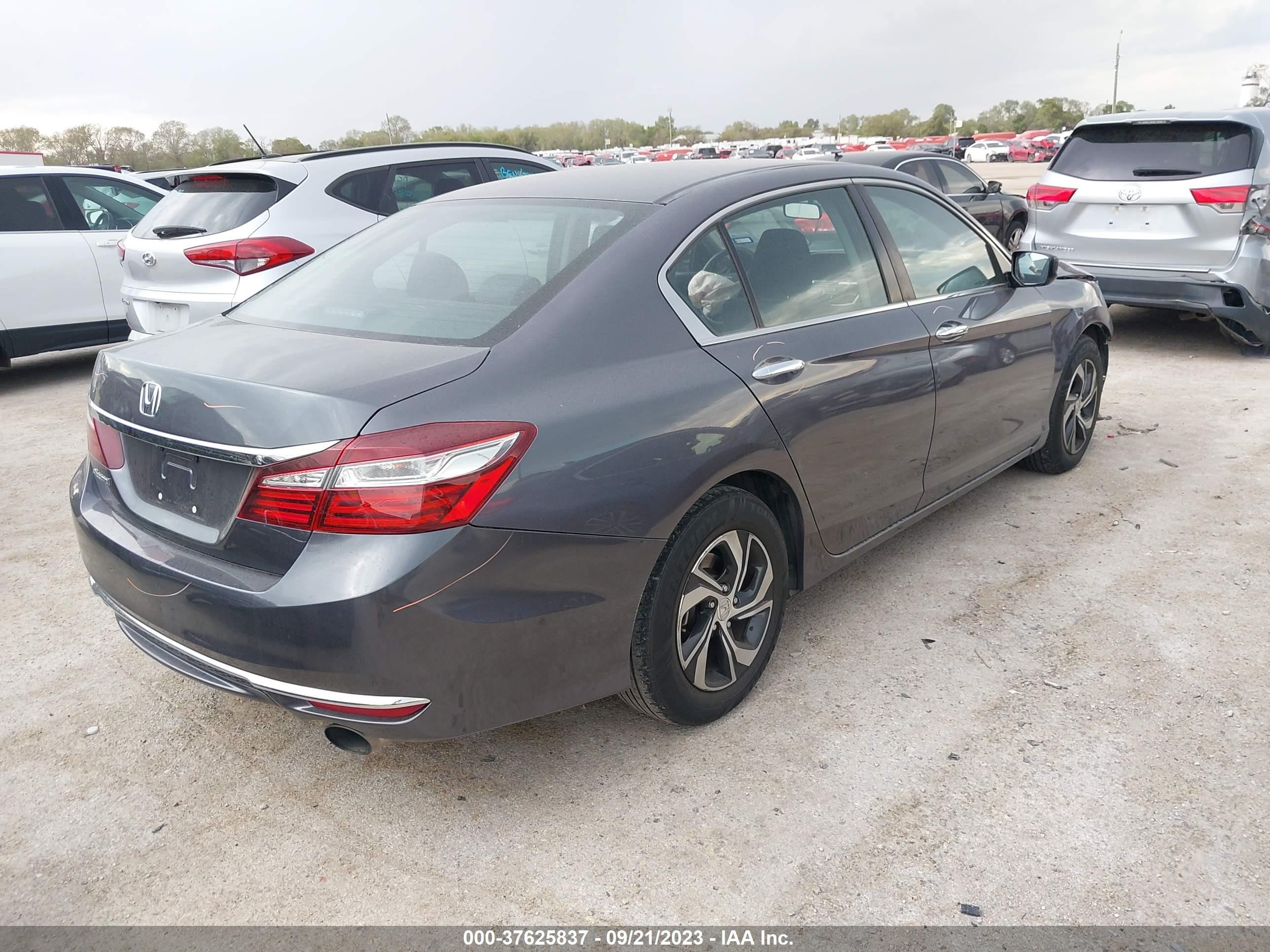 Photo 3 VIN: 1HGCR2F39HA134125 - HONDA ACCORD 