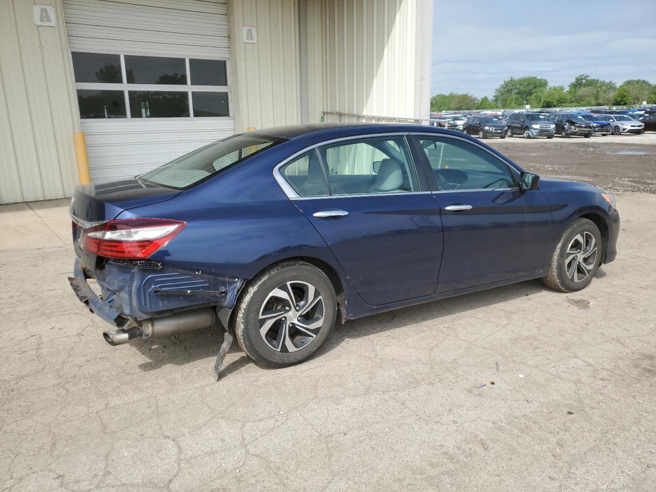 Photo 2 VIN: 1HGCR2F39HA236900 - HONDA ACCORD 