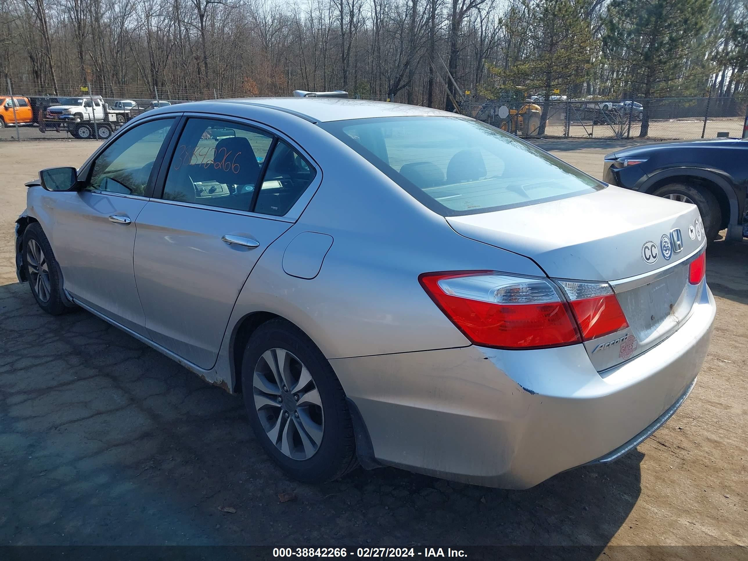 Photo 2 VIN: 1HGCR2F3XDA095099 - HONDA ACCORD 