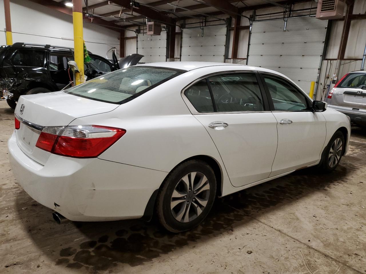 Photo 2 VIN: 1HGCR2F3XDA236737 - HONDA ACCORD 