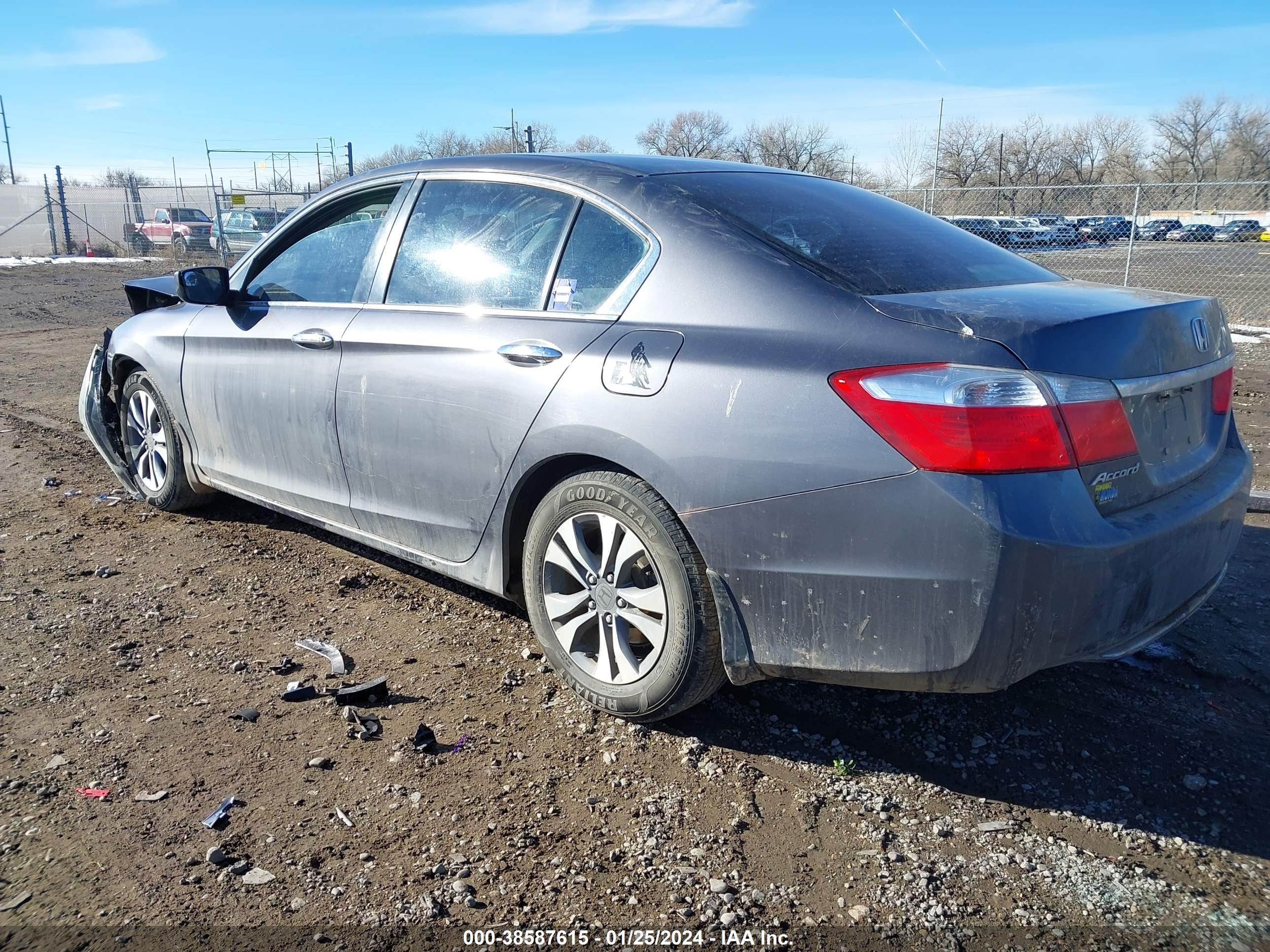 Photo 2 VIN: 1HGCR2F3XDA242795 - HONDA ACCORD 