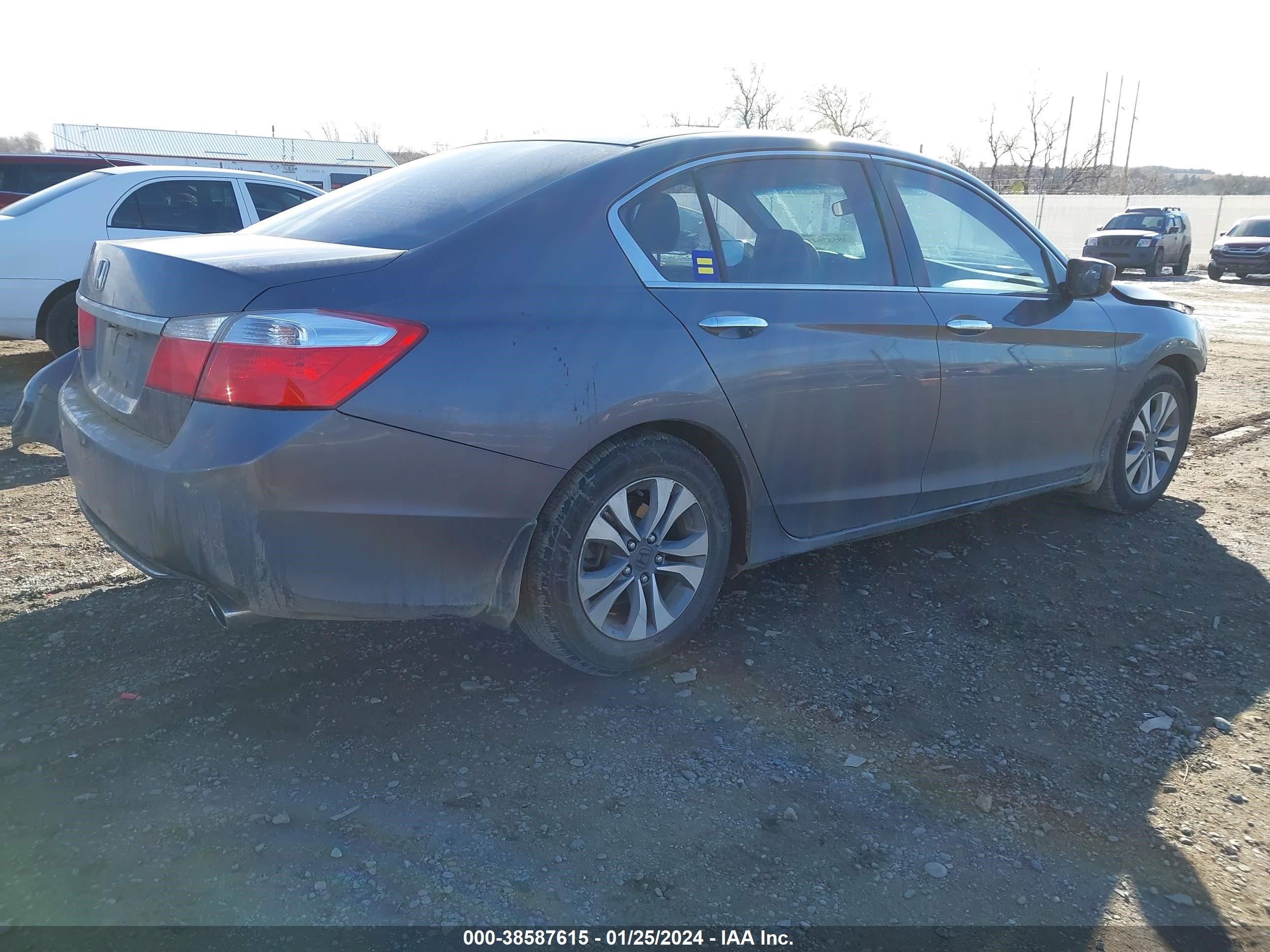 Photo 3 VIN: 1HGCR2F3XDA242795 - HONDA ACCORD 