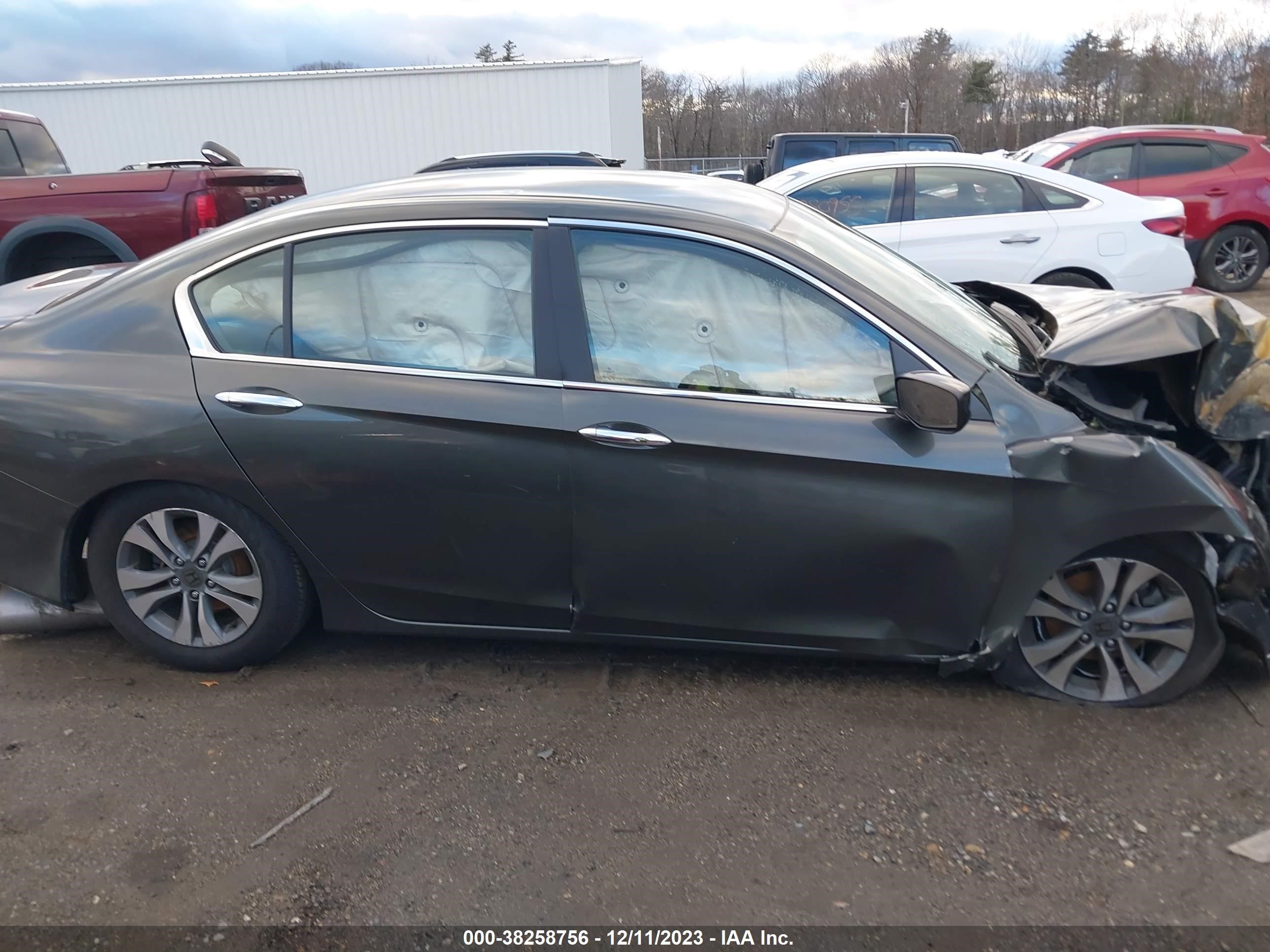 Photo 12 VIN: 1HGCR2F3XFA076684 - HONDA ACCORD 