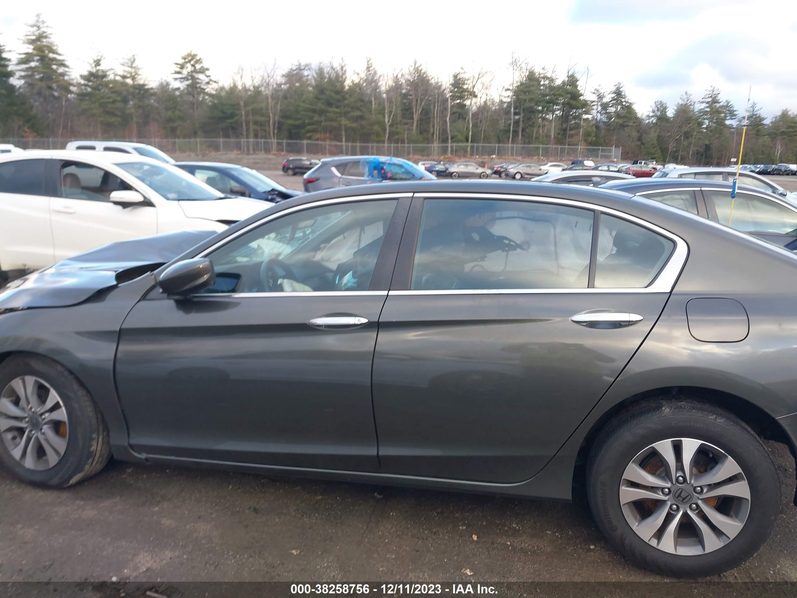 Photo 13 VIN: 1HGCR2F3XFA076684 - HONDA ACCORD 