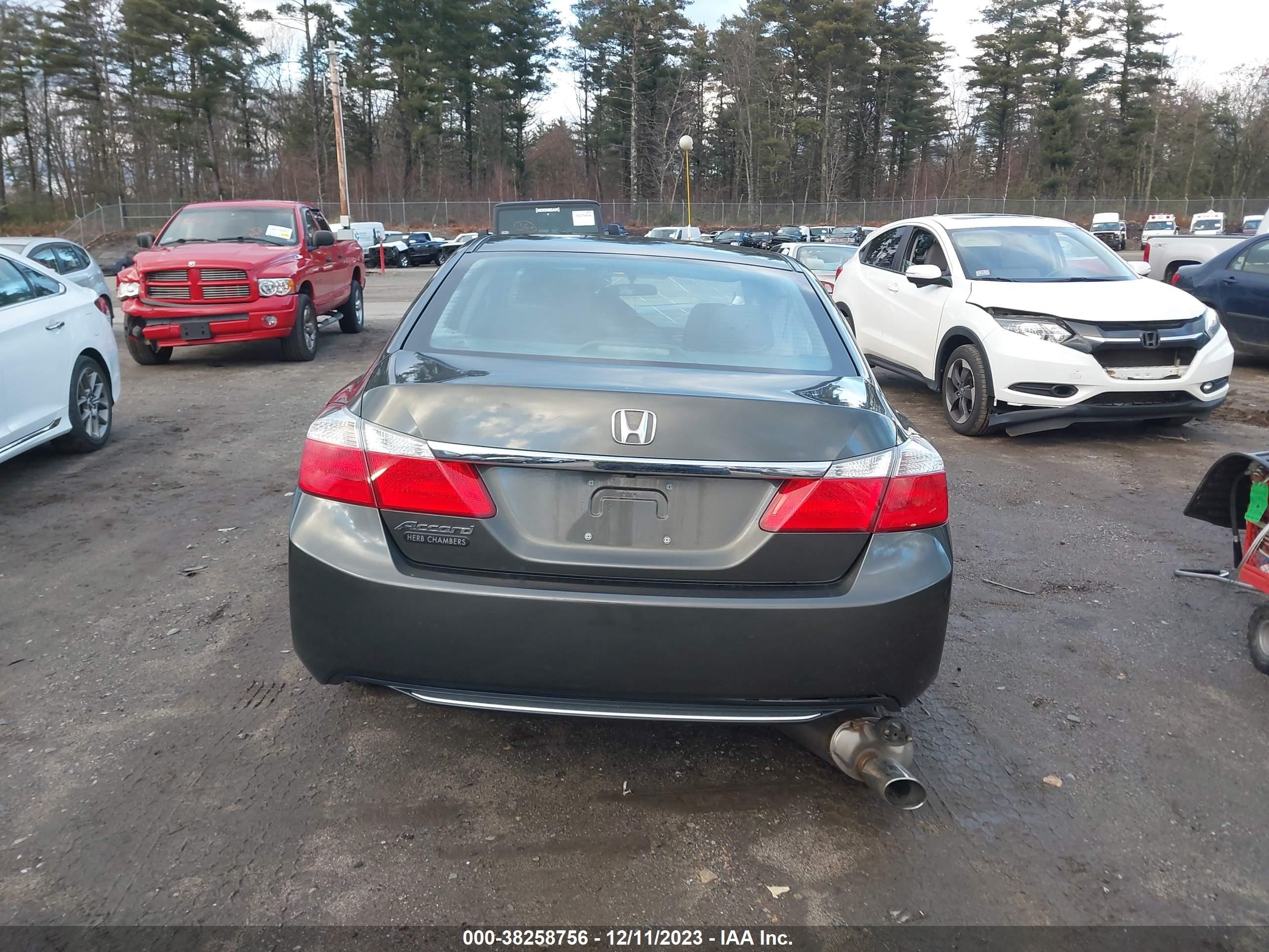 Photo 15 VIN: 1HGCR2F3XFA076684 - HONDA ACCORD 