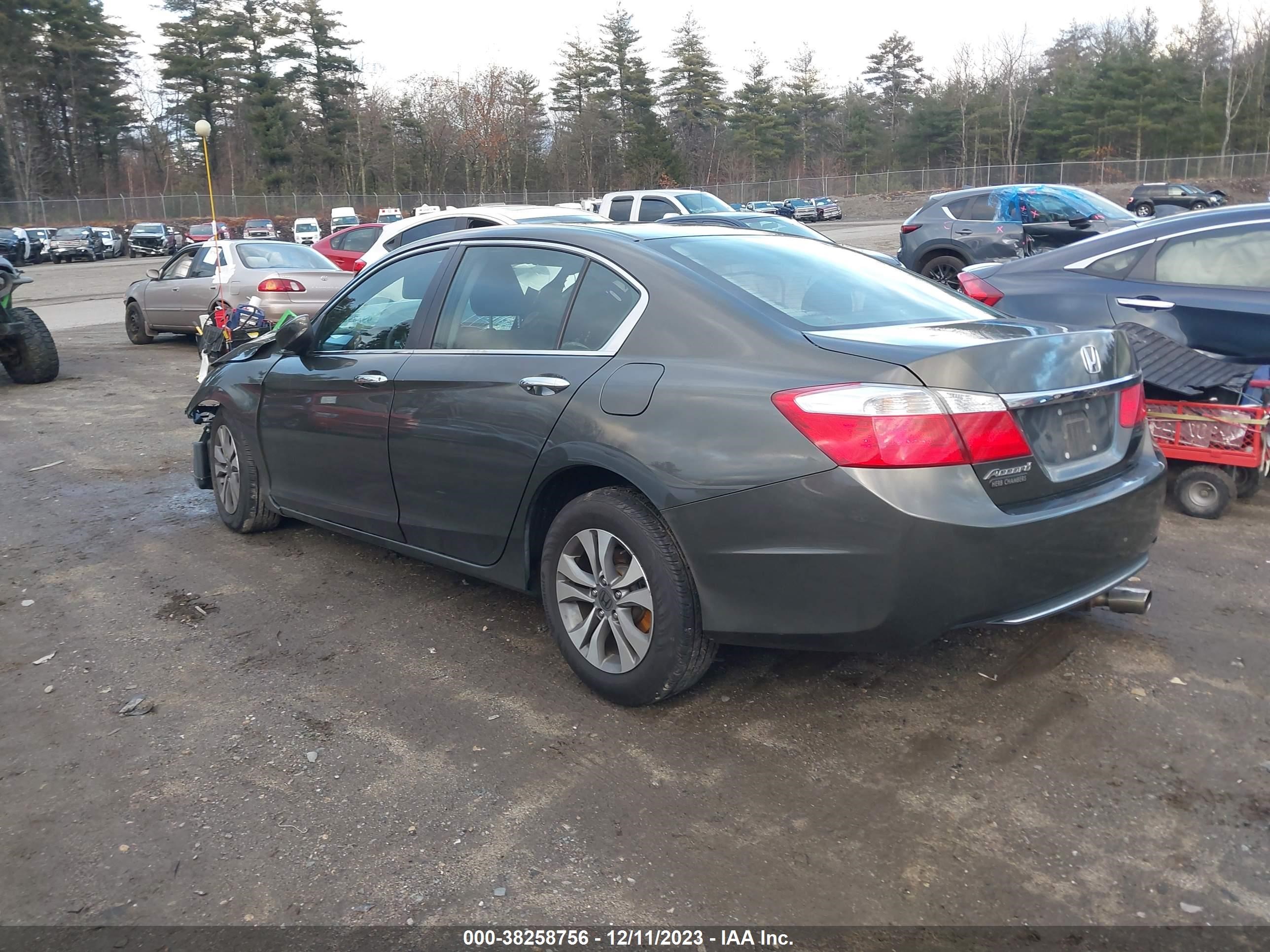 Photo 2 VIN: 1HGCR2F3XFA076684 - HONDA ACCORD 