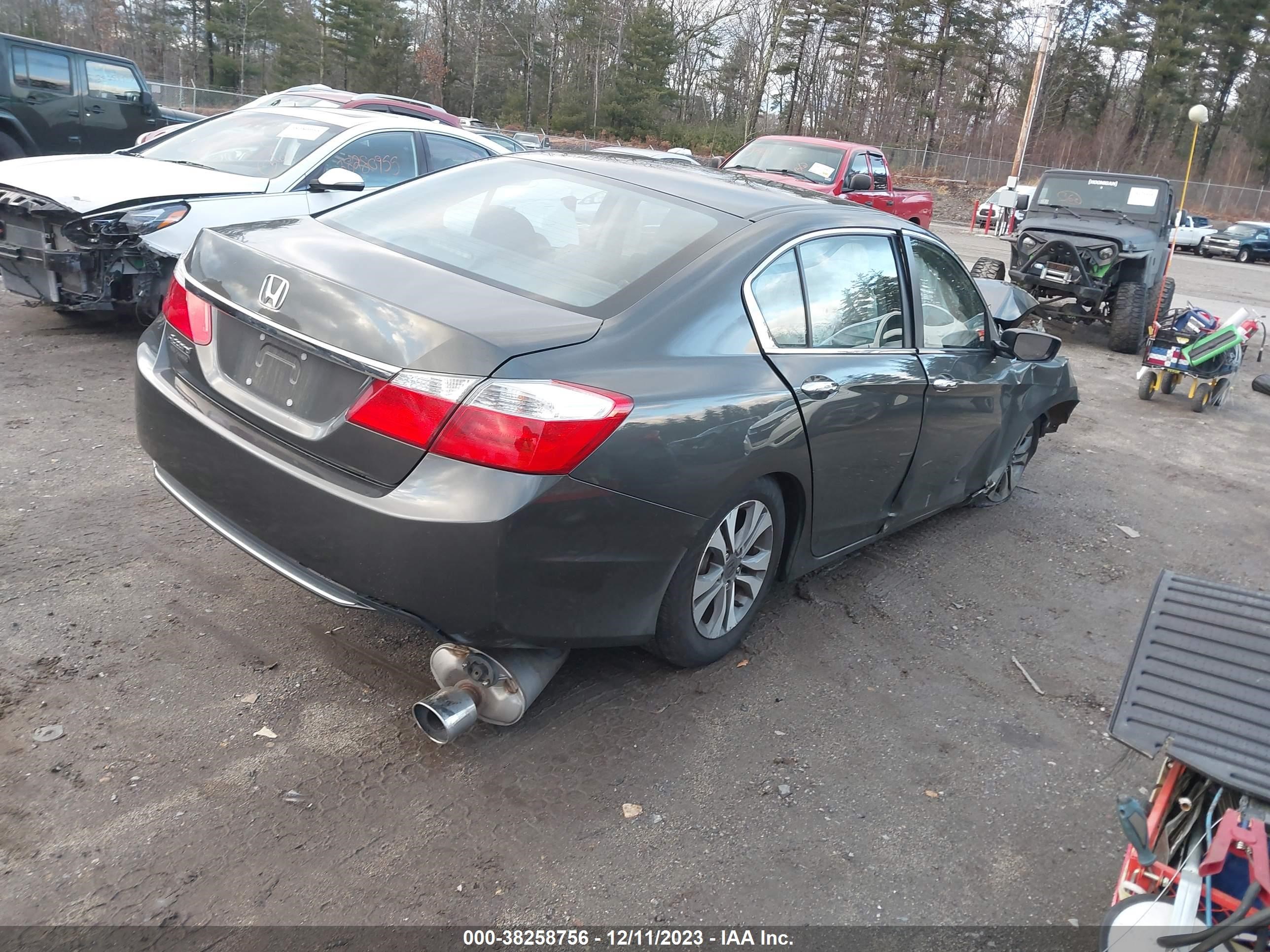 Photo 3 VIN: 1HGCR2F3XFA076684 - HONDA ACCORD 