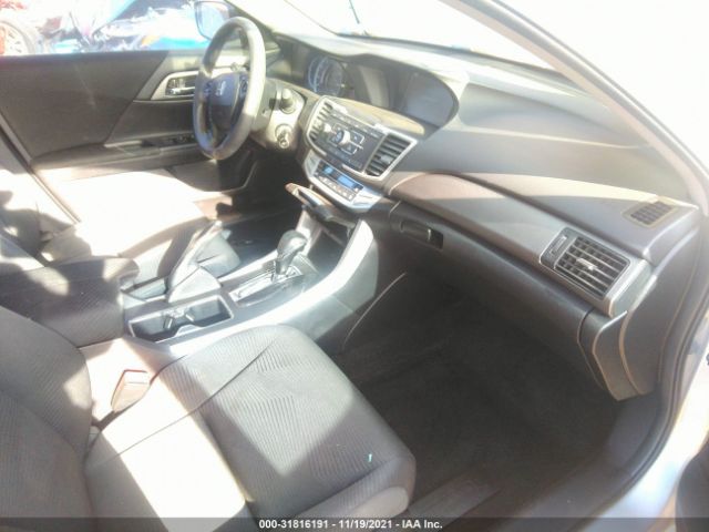 Photo 4 VIN: 1HGCR2F3XFA104810 - HONDA ACCORD SEDAN 