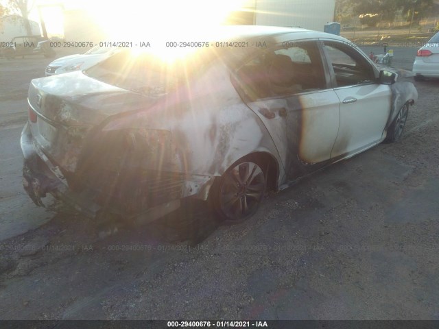 Photo 3 VIN: 1HGCR2F3XFA157605 - HONDA ACCORD SEDAN 