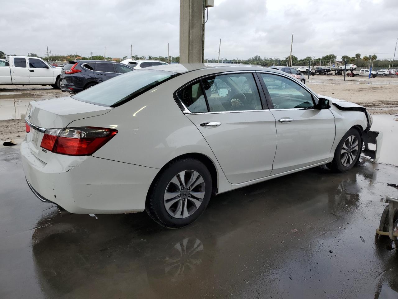 Photo 2 VIN: 1HGCR2F3XFA211775 - HONDA ACCORD 