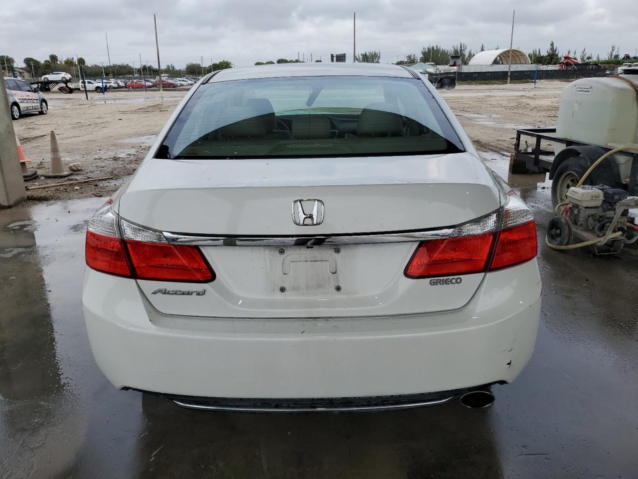 Photo 5 VIN: 1HGCR2F3XFA211775 - HONDA ACCORD 