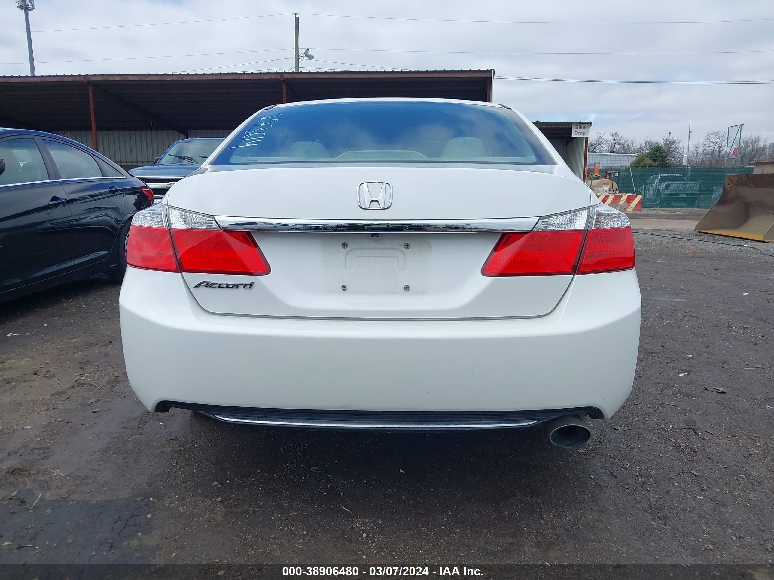 Photo 16 VIN: 1HGCR2F3XFA273614 - HONDA ACCORD 