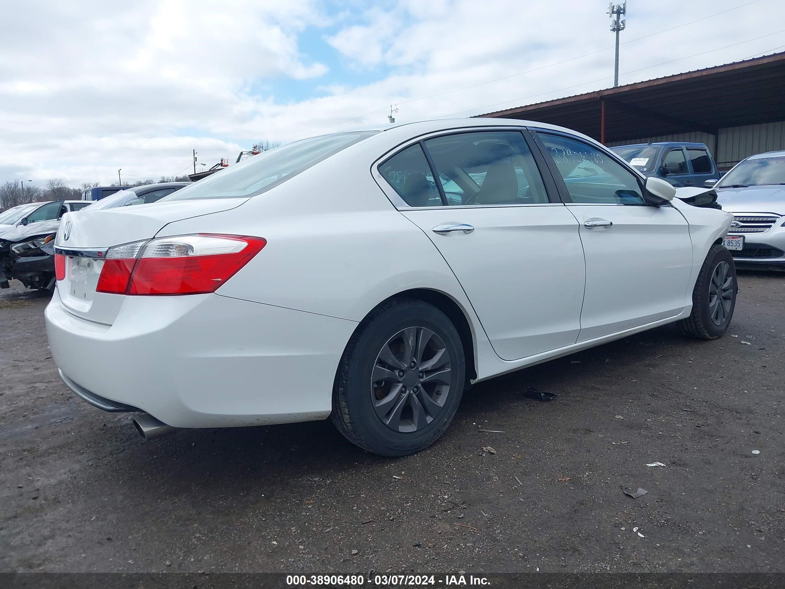 Photo 3 VIN: 1HGCR2F3XFA273614 - HONDA ACCORD 