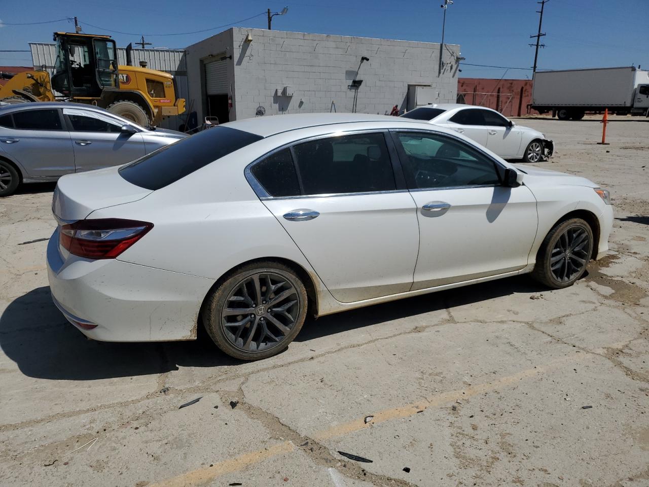 Photo 2 VIN: 1HGCR2F3XGA110172 - HONDA ACCORD 