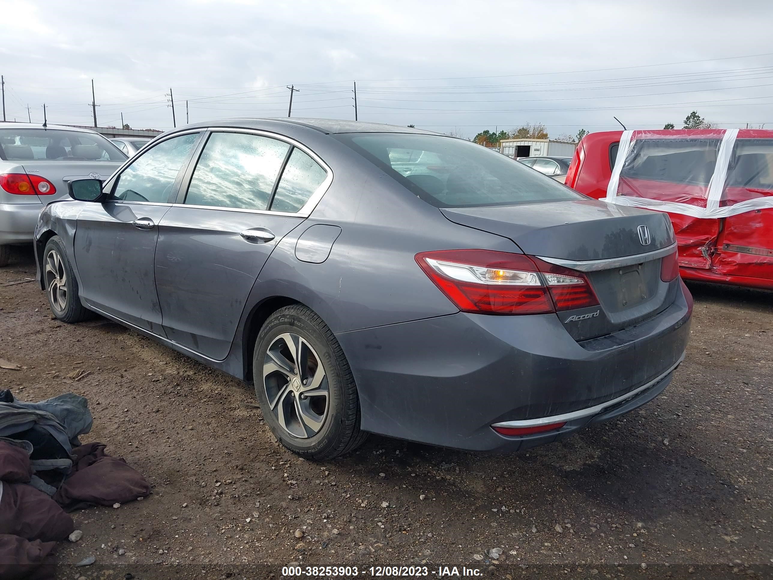 Photo 2 VIN: 1HGCR2F3XGA186085 - HONDA ACCORD 