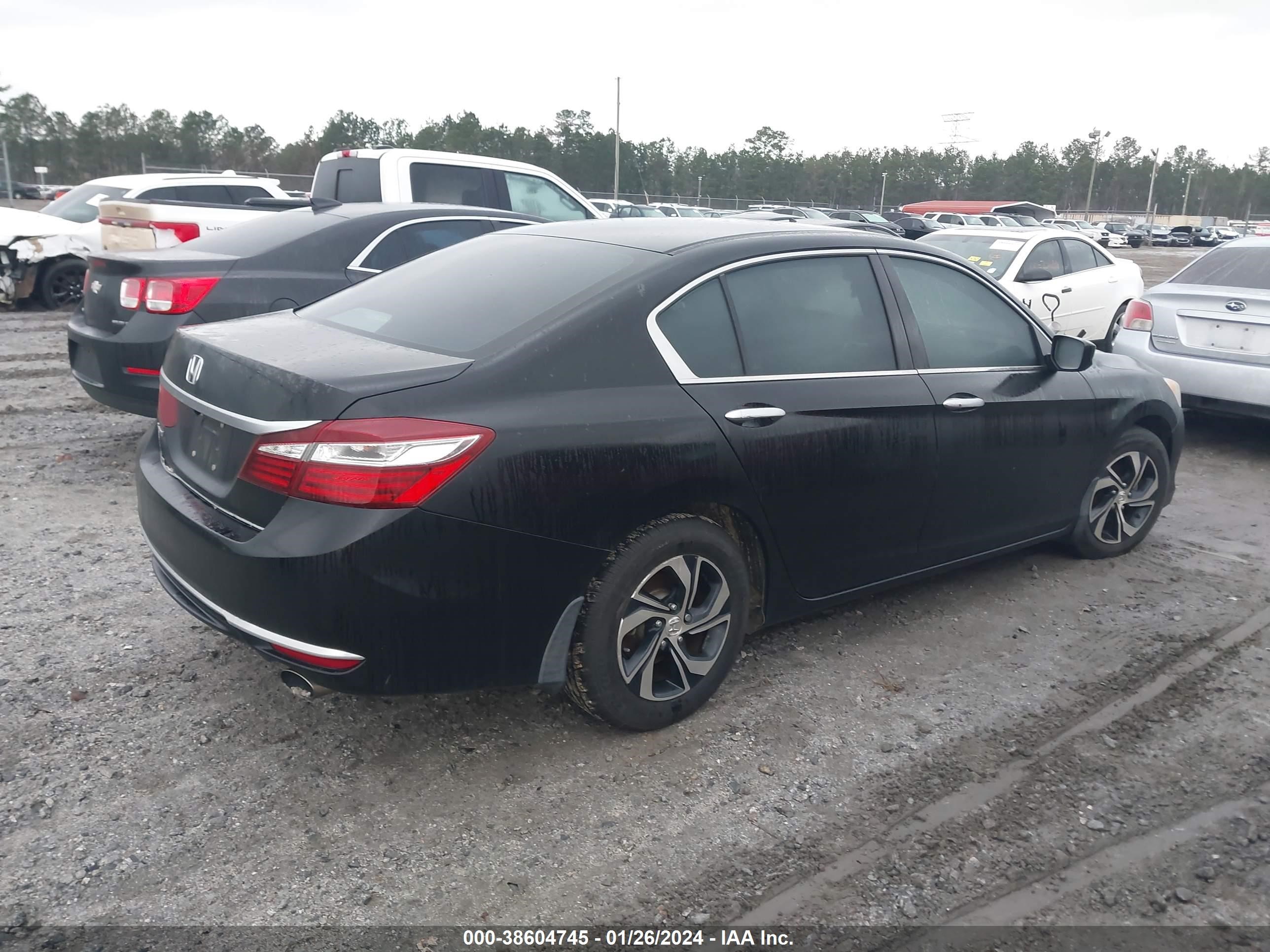 Photo 3 VIN: 1HGCR2F3XHA042019 - HONDA ACCORD 