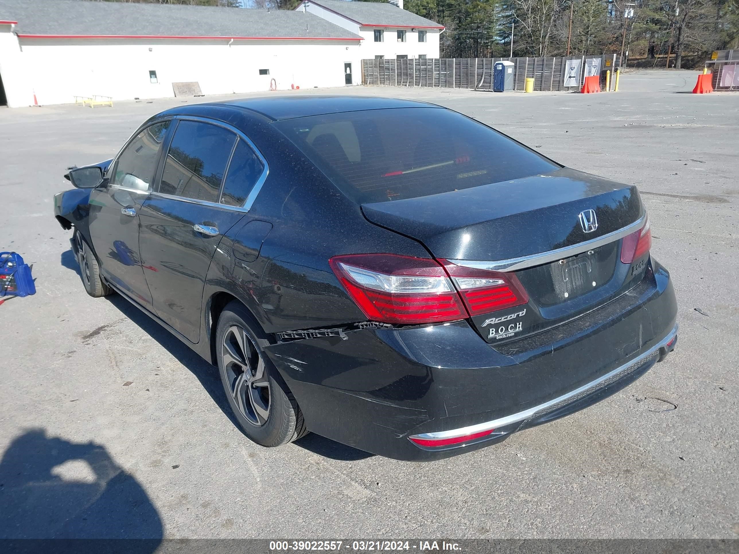 Photo 2 VIN: 1HGCR2F3XHA088806 - HONDA ACCORD 