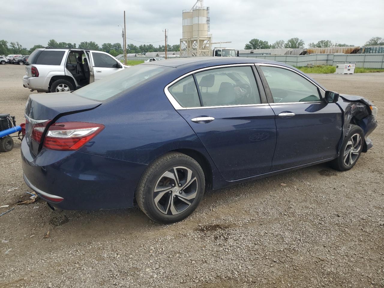 Photo 2 VIN: 1HGCR2F3XHA149894 - HONDA ACCORD 