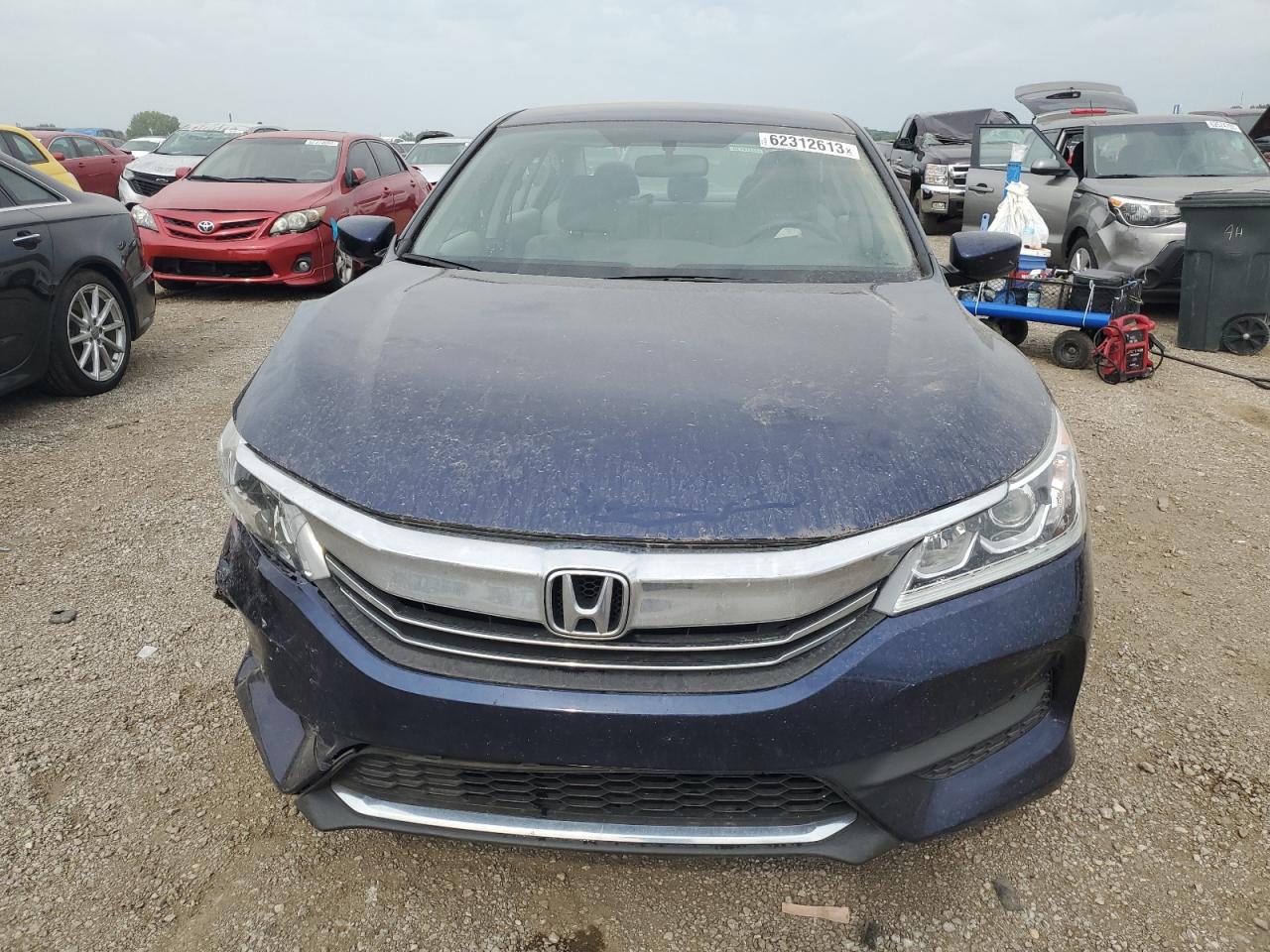 Photo 4 VIN: 1HGCR2F3XHA149894 - HONDA ACCORD 