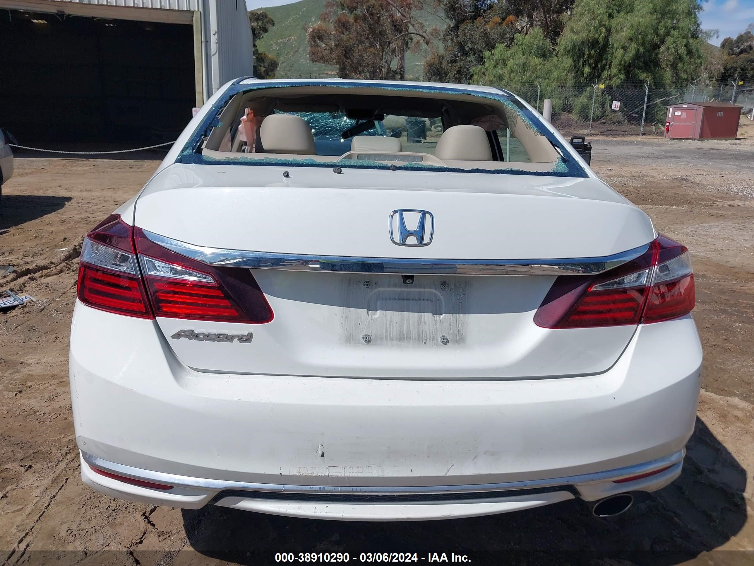 Photo 16 VIN: 1HGCR2F48GA098385 - HONDA ACCORD 