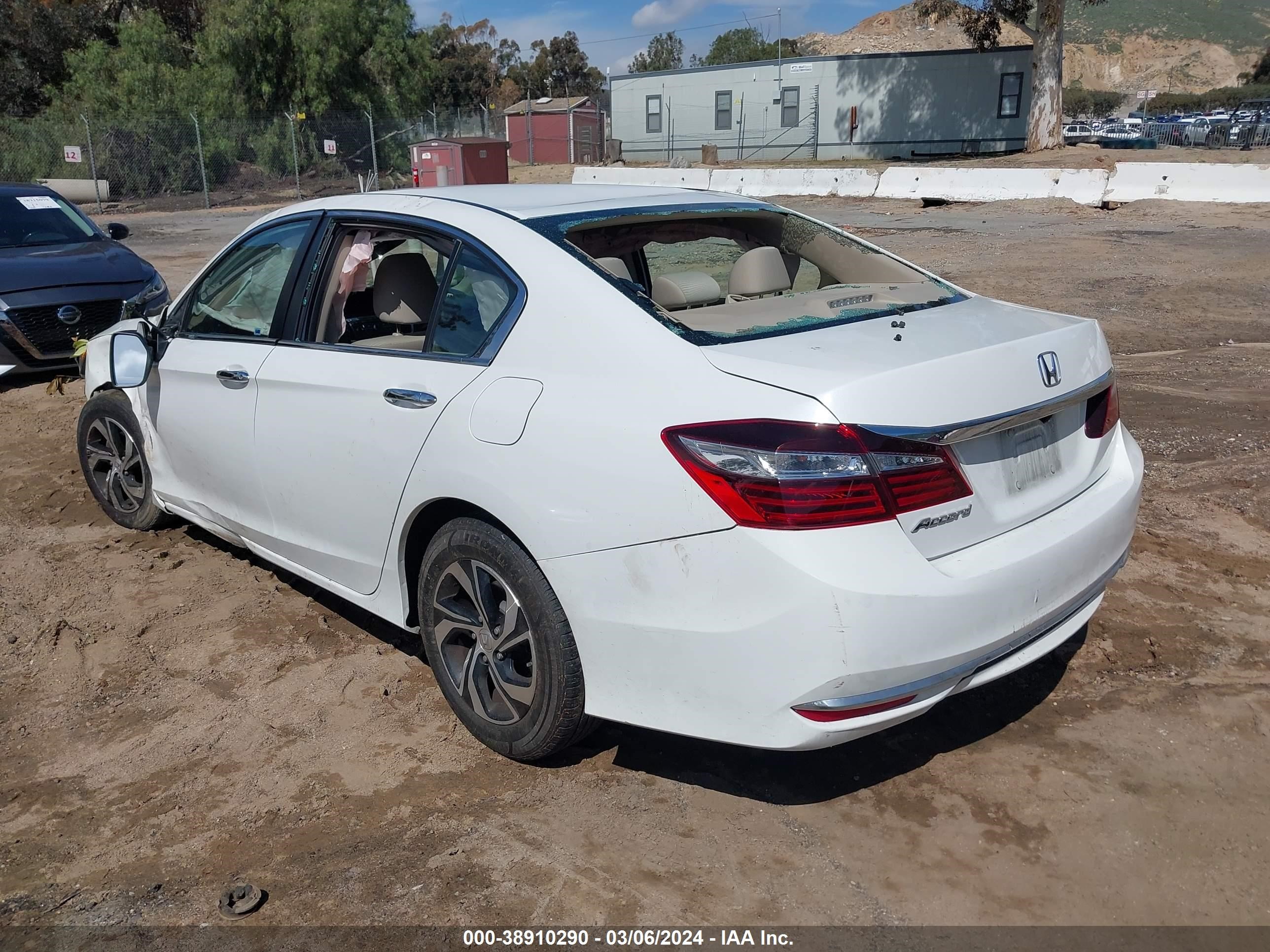 Photo 2 VIN: 1HGCR2F48GA098385 - HONDA ACCORD 