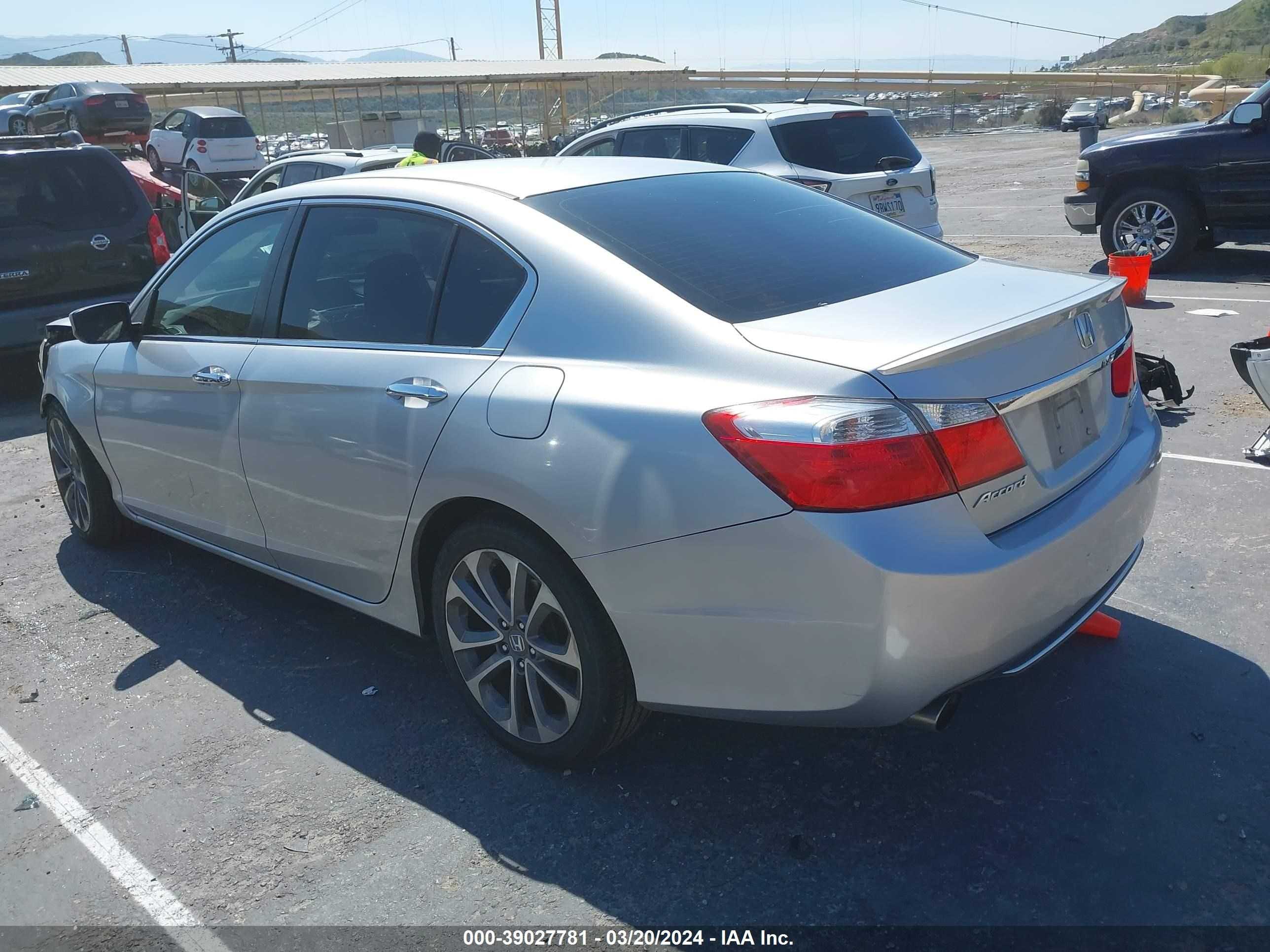 Photo 2 VIN: 1HGCR2F50EA090061 - HONDA ACCORD 