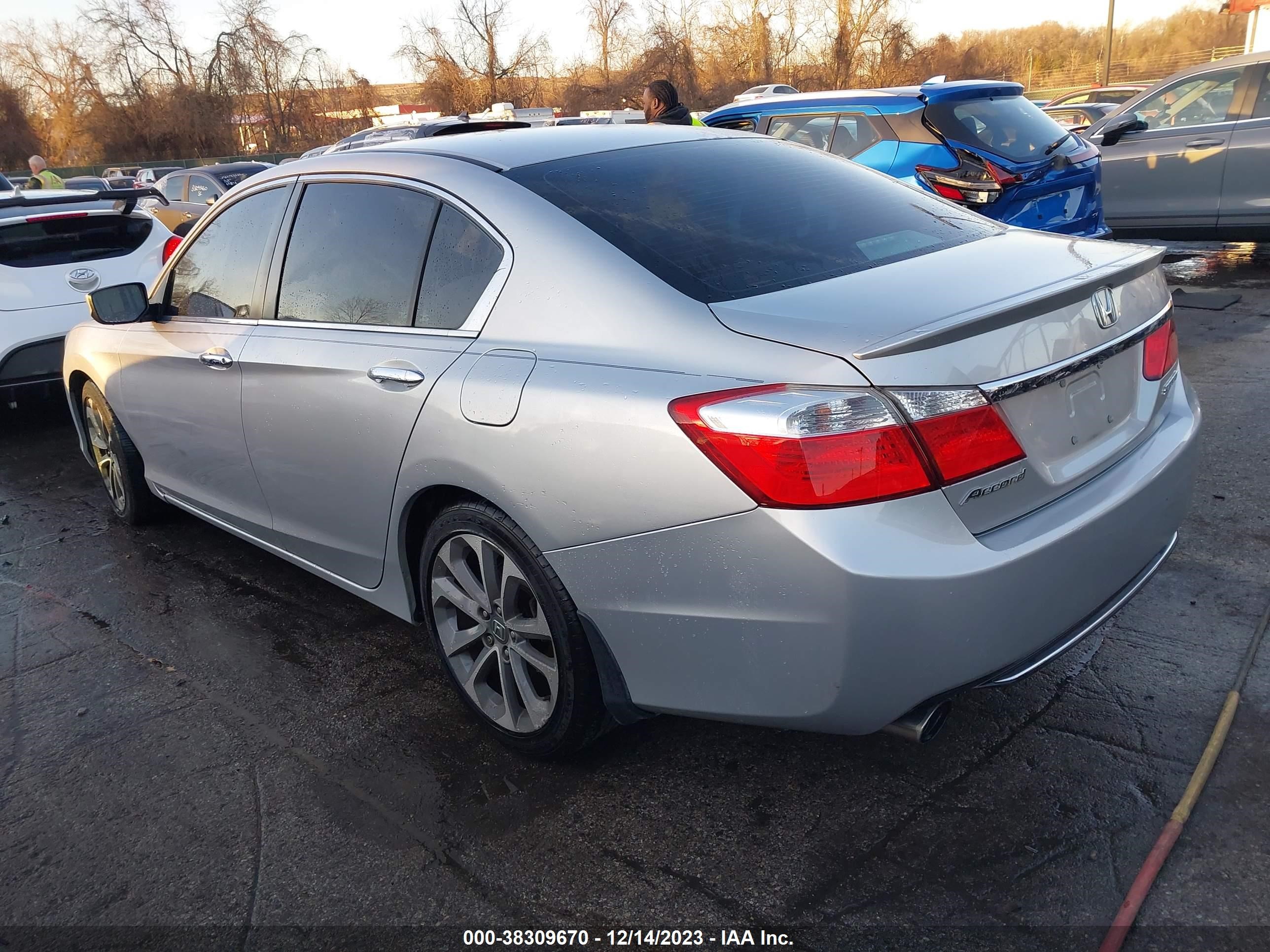 Photo 2 VIN: 1HGCR2F50EA102922 - HONDA ACCORD 