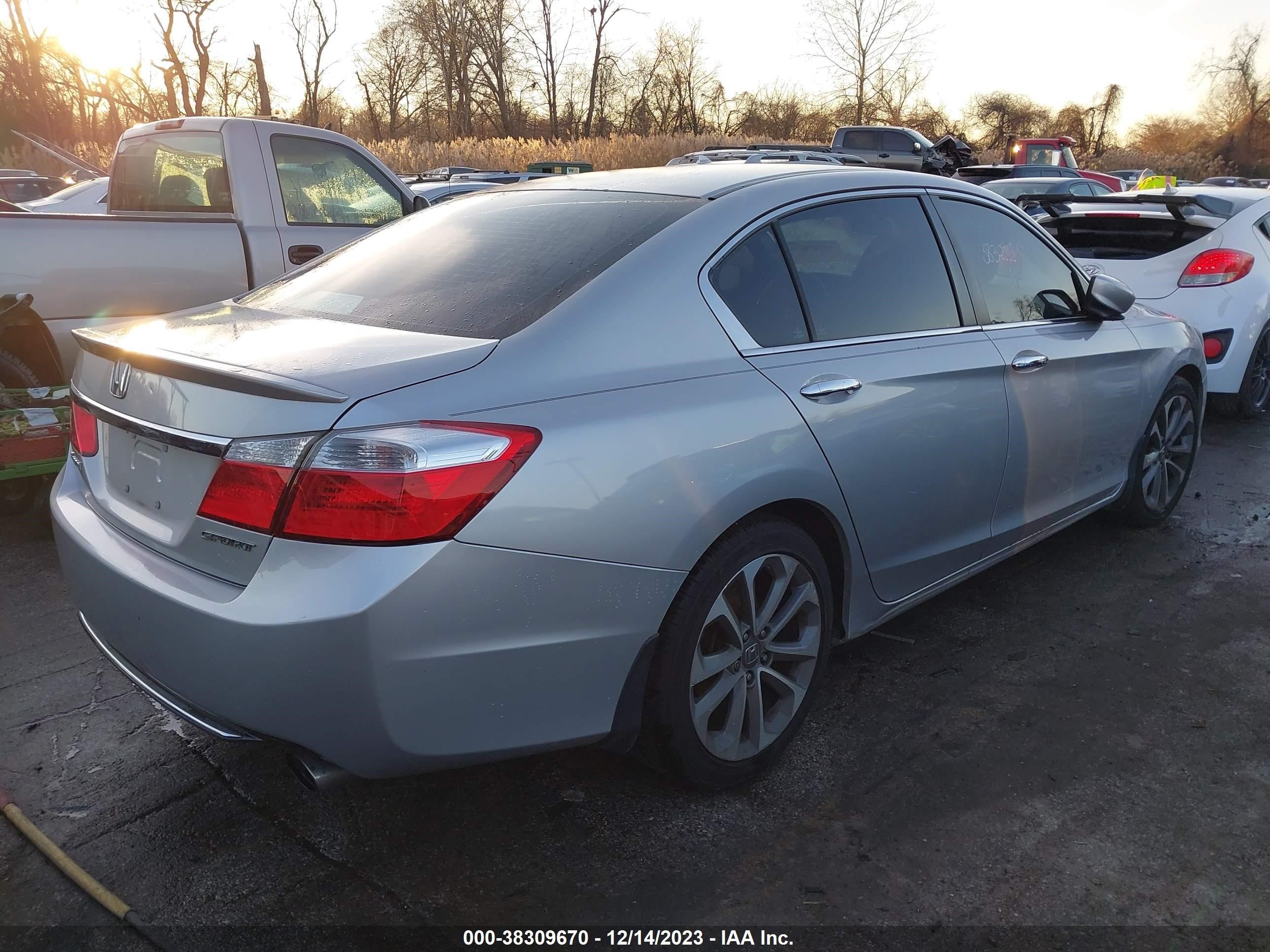 Photo 3 VIN: 1HGCR2F50EA102922 - HONDA ACCORD 