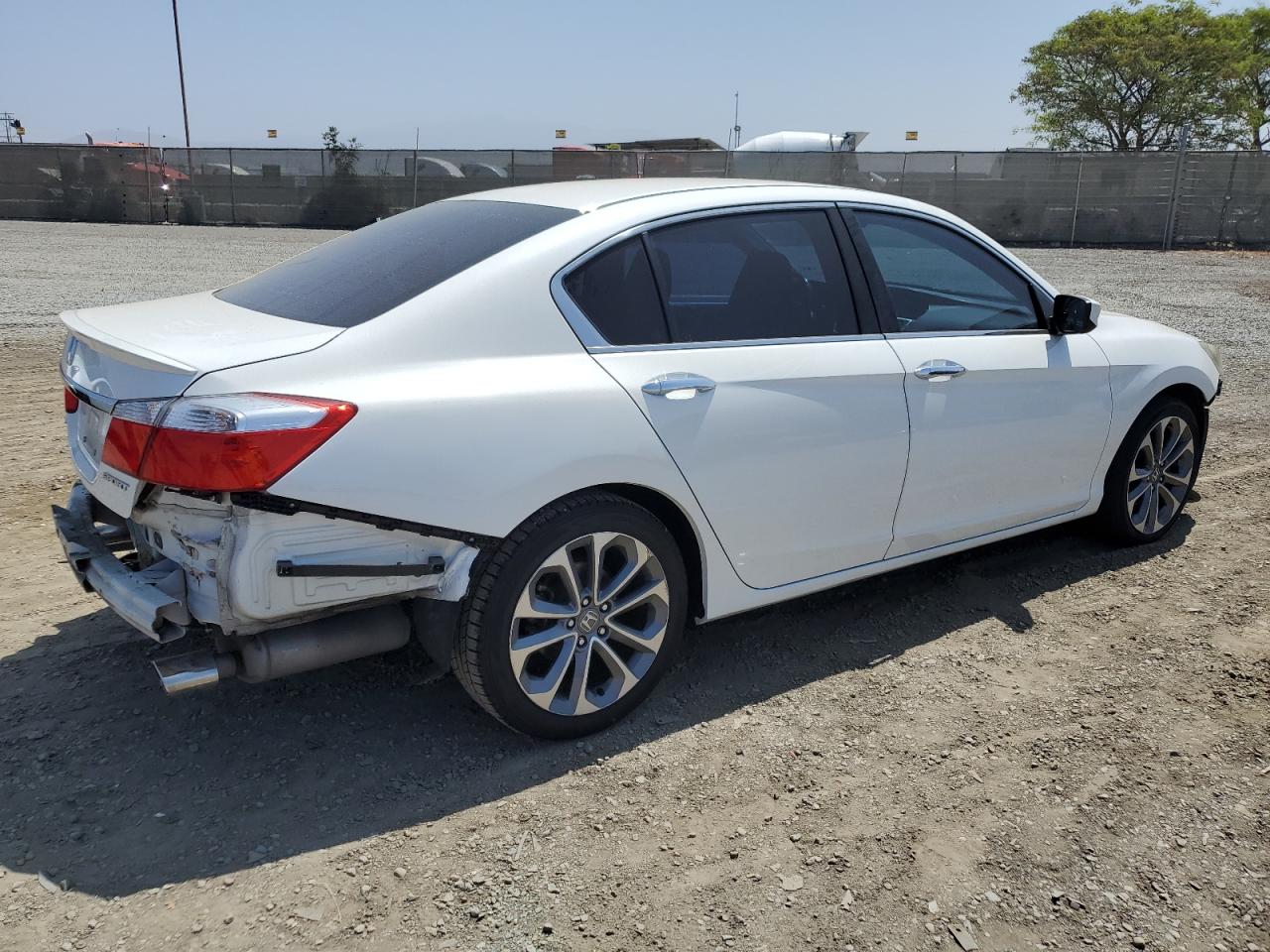 Photo 2 VIN: 1HGCR2F50FA150177 - HONDA ACCORD 