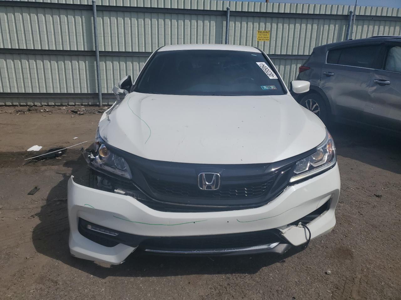 Photo 4 VIN: 1HGCR2F50GA018439 - HONDA ACCORD 