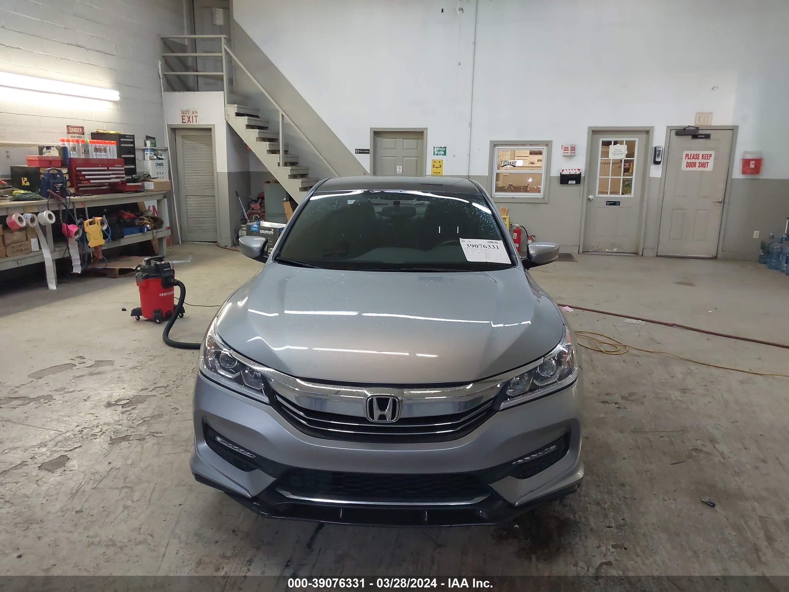 Photo 11 VIN: 1HGCR2F50HA035145 - HONDA ACCORD 