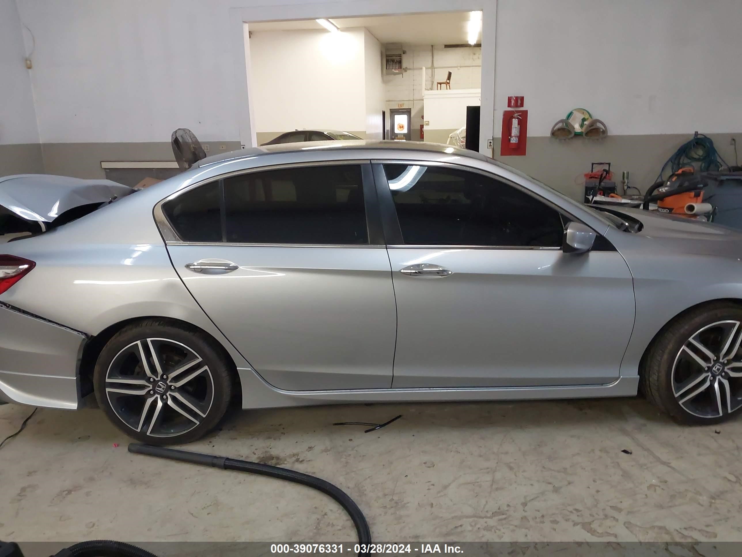 Photo 12 VIN: 1HGCR2F50HA035145 - HONDA ACCORD 