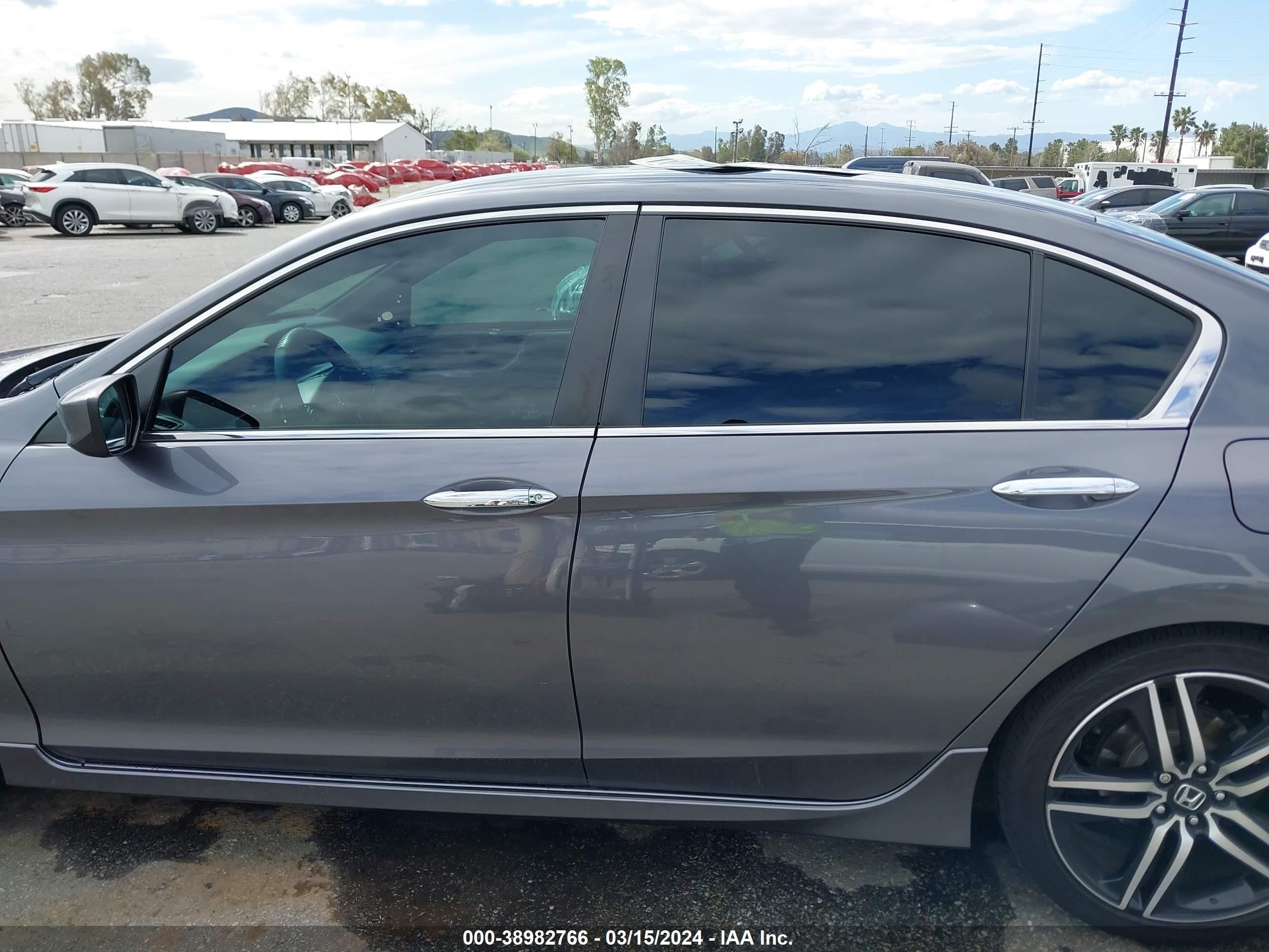 Photo 14 VIN: 1HGCR2F50HA145239 - HONDA ACCORD 