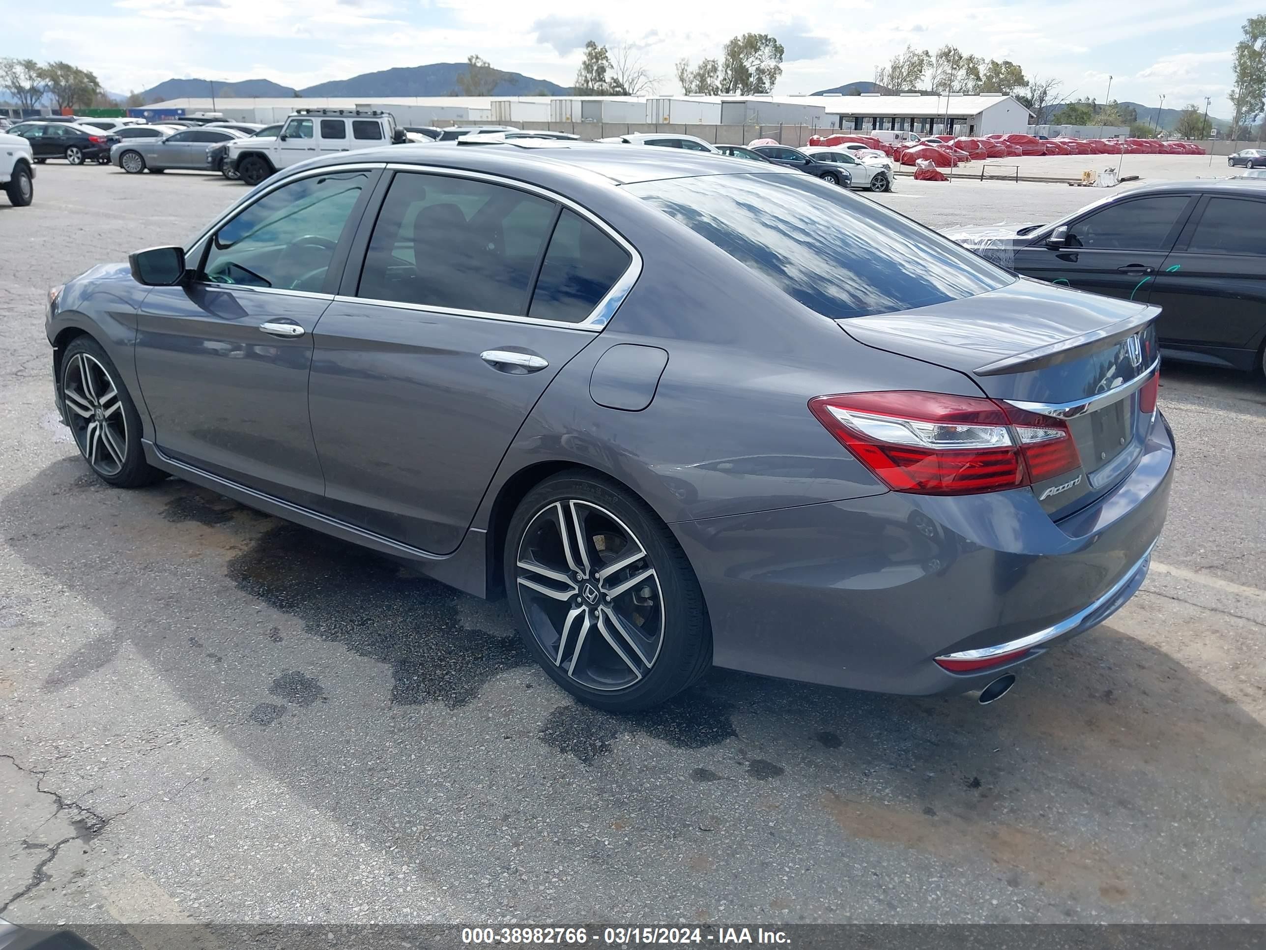 Photo 2 VIN: 1HGCR2F50HA145239 - HONDA ACCORD 