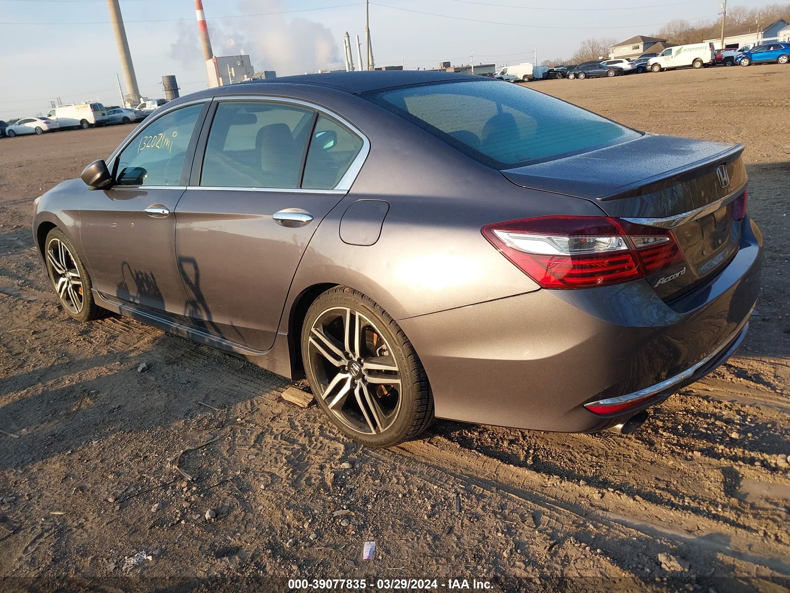 Photo 2 VIN: 1HGCR2F50HA256941 - HONDA ACCORD 