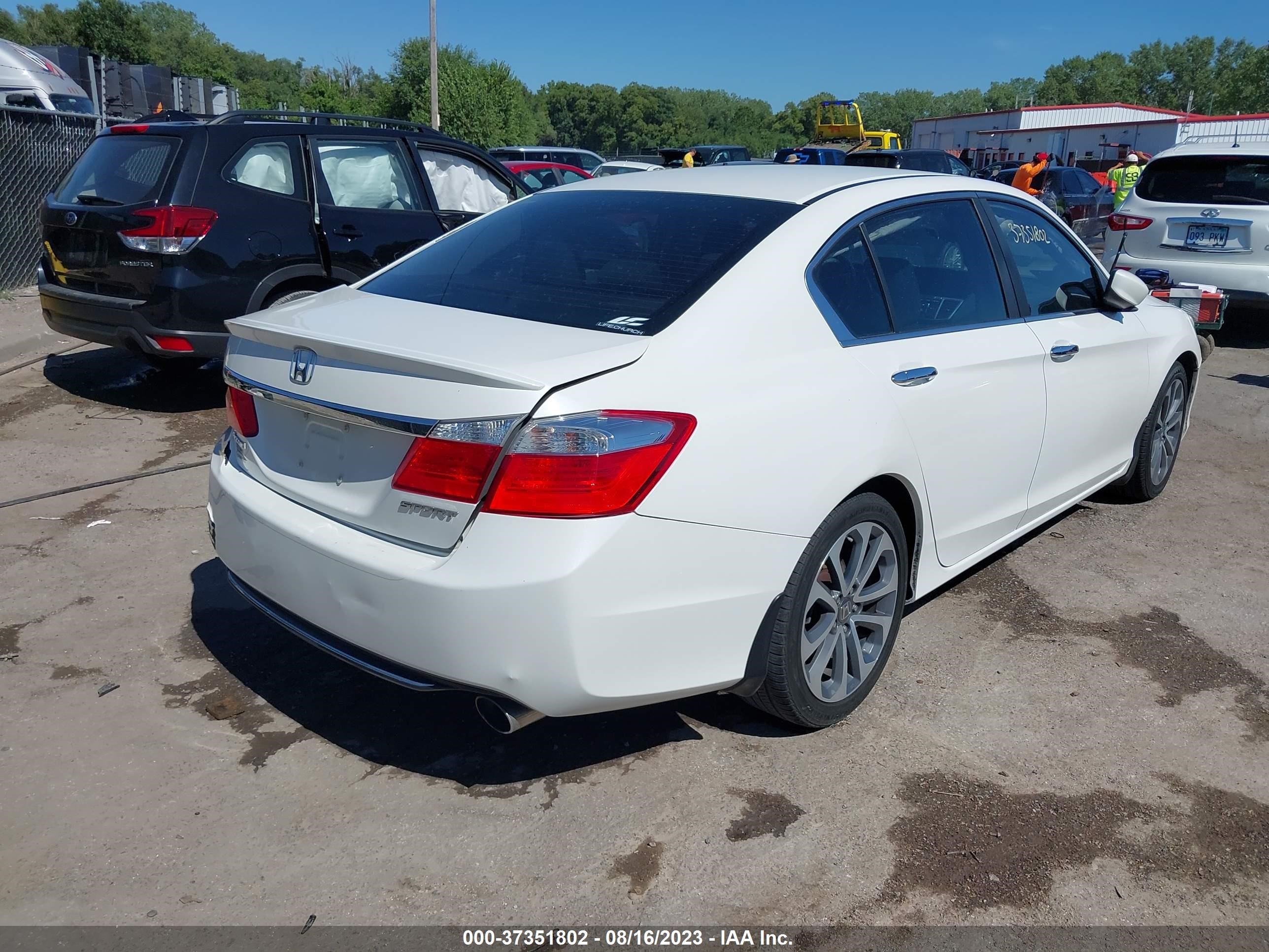 Photo 3 VIN: 1HGCR2F51DA165414 - HONDA ACCORD 