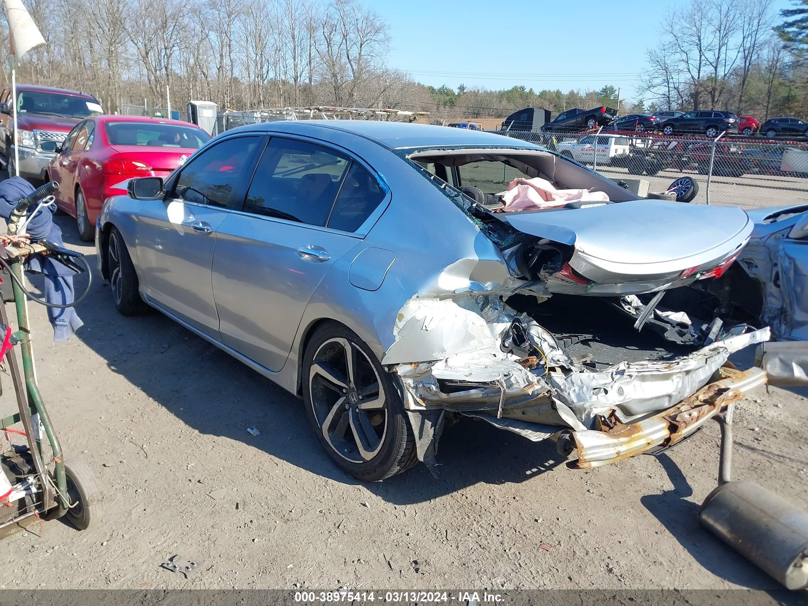 Photo 2 VIN: 1HGCR2F51FA162631 - HONDA ACCORD 