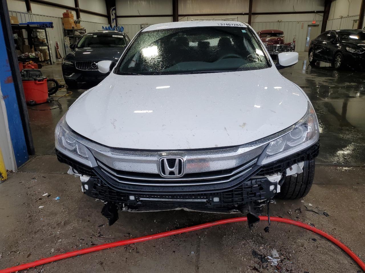 Photo 4 VIN: 1HGCR2F51GA054415 - HONDA ACCORD 