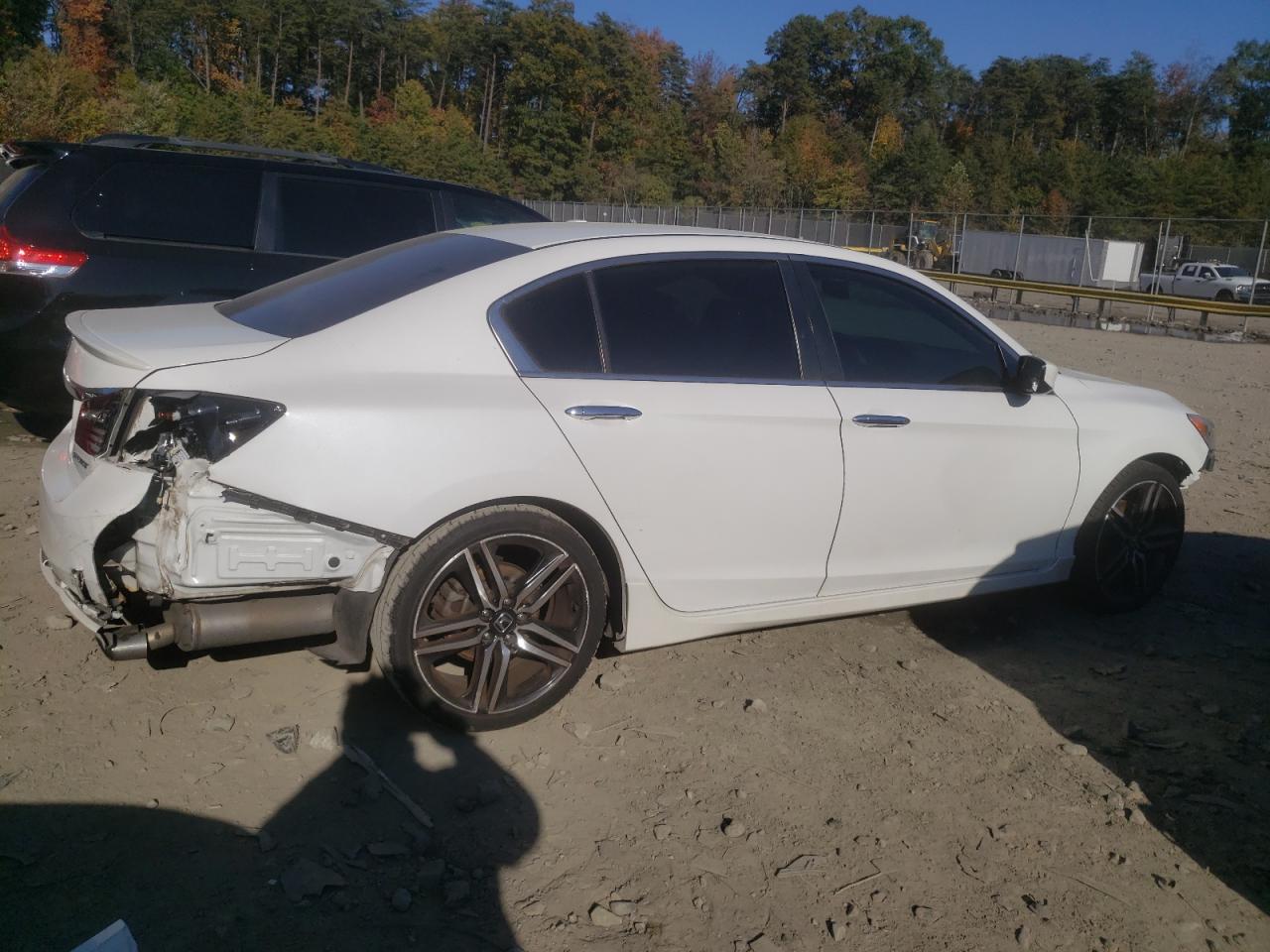 Photo 2 VIN: 1HGCR2F51GA067567 - HONDA ACCORD 